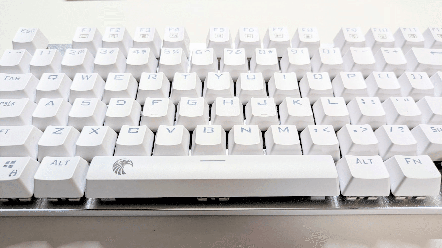 ほぼ完ぺきなキーボードだけど、惜しい…… logicool G913 TKL
