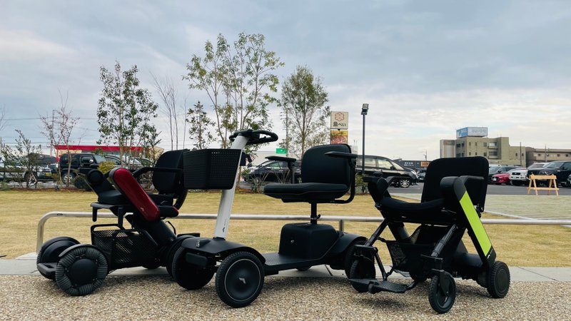 Photo:左からモデルC2、モデルS、モデルF