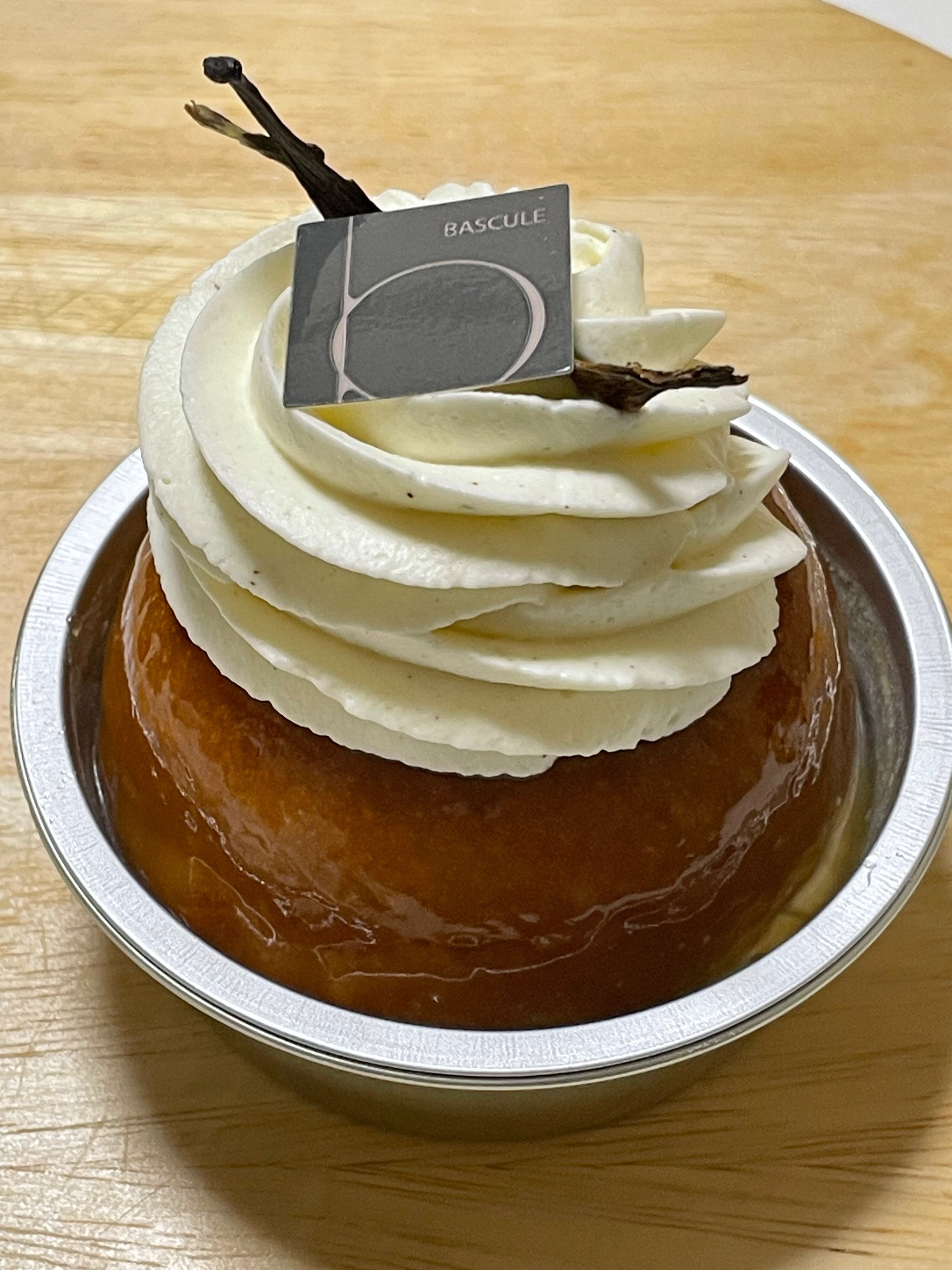 サバランです 丸の内店限定の新作ケーキ「サヴァラン」 | パティスリー