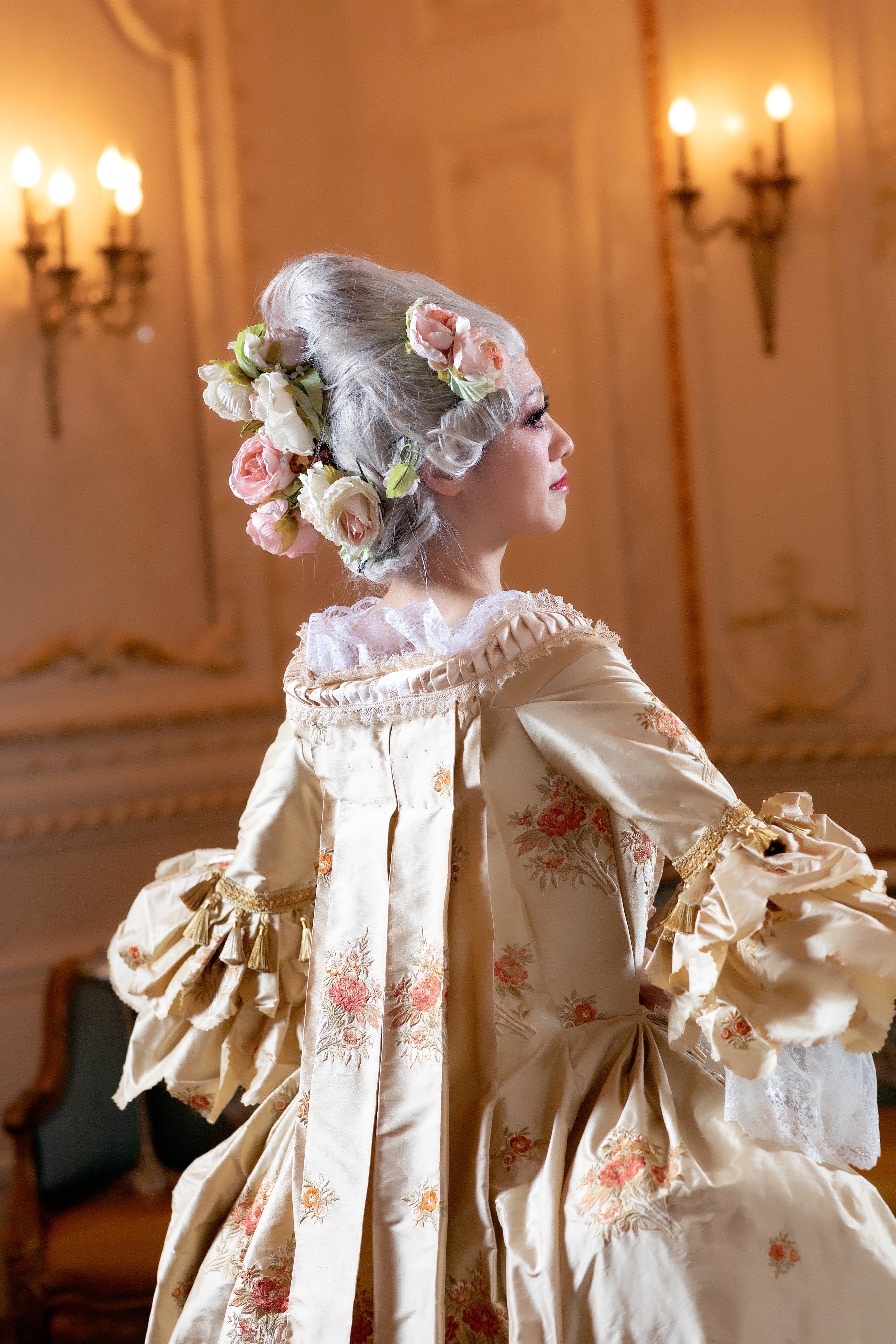 カラー文庫 中世ヨーロッパの服装 : オーギュスト・ラシネ