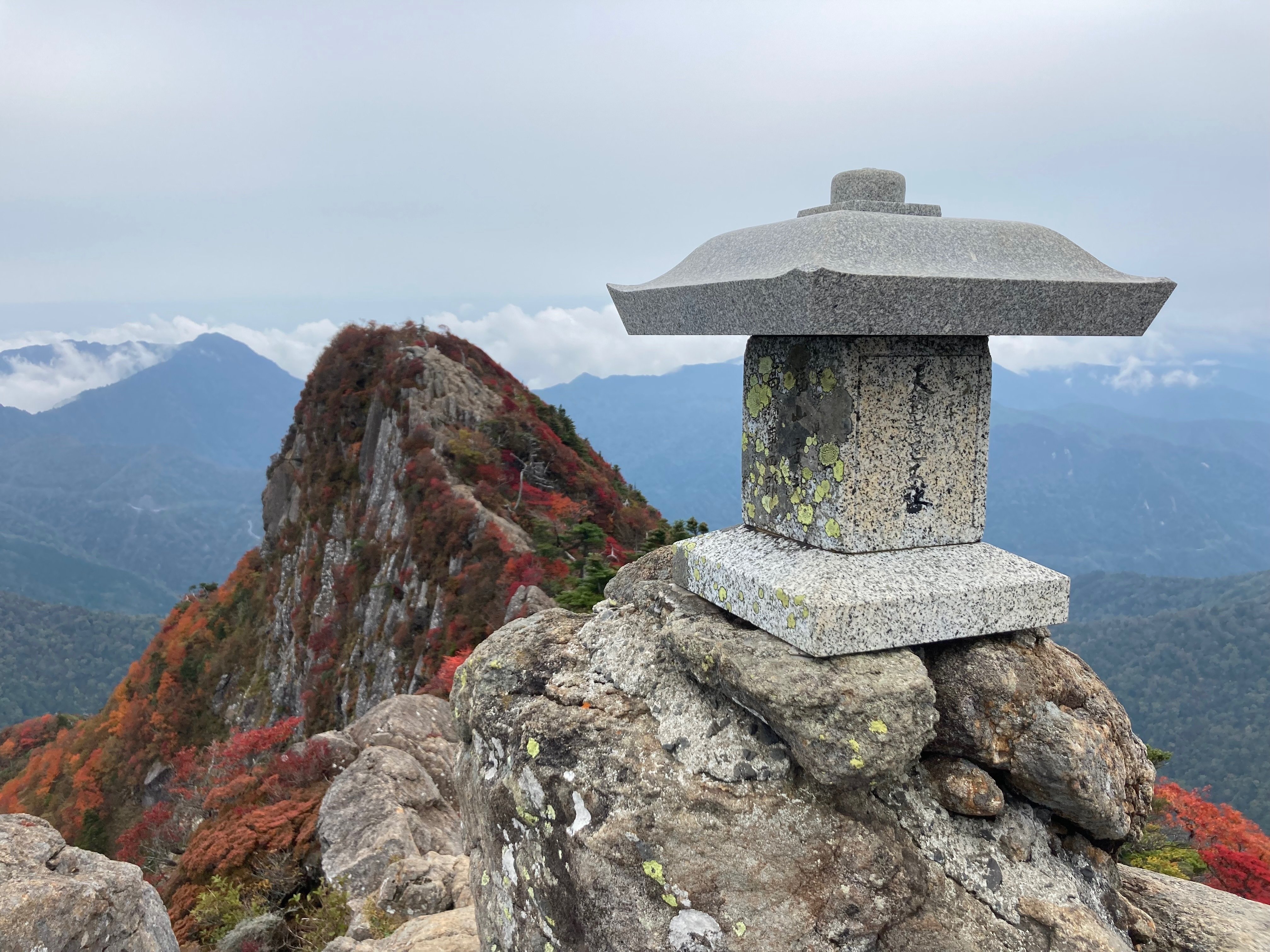 山の錦』の石鎚山｜みどり