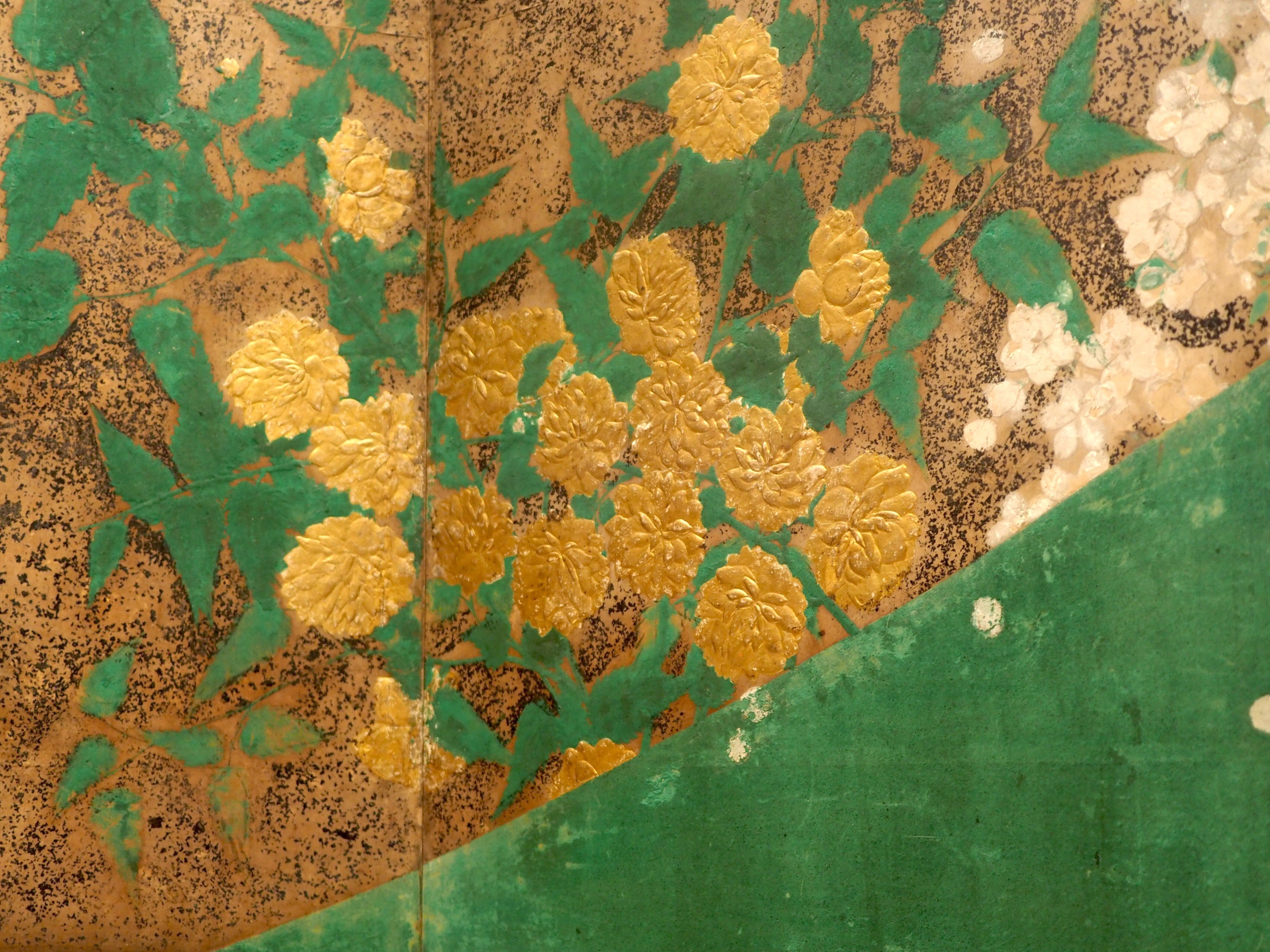 俵屋宗達と本阿弥光悦……琳派の創始2人が合作した屏風が見られ