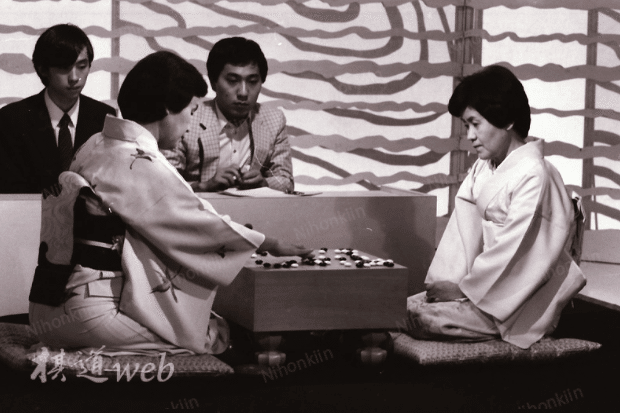 Honda Sachiko vs Sugiuchi Kazuko, 5th Female Kakusei 1983 (Image credit: nihonkiin.net) (image inlined from assets.st-note.com) Honda Sachiko vs Sugiuchi Kazuko, 5th Female Kakusei 1983 (Image credit: nihonkiin.net)