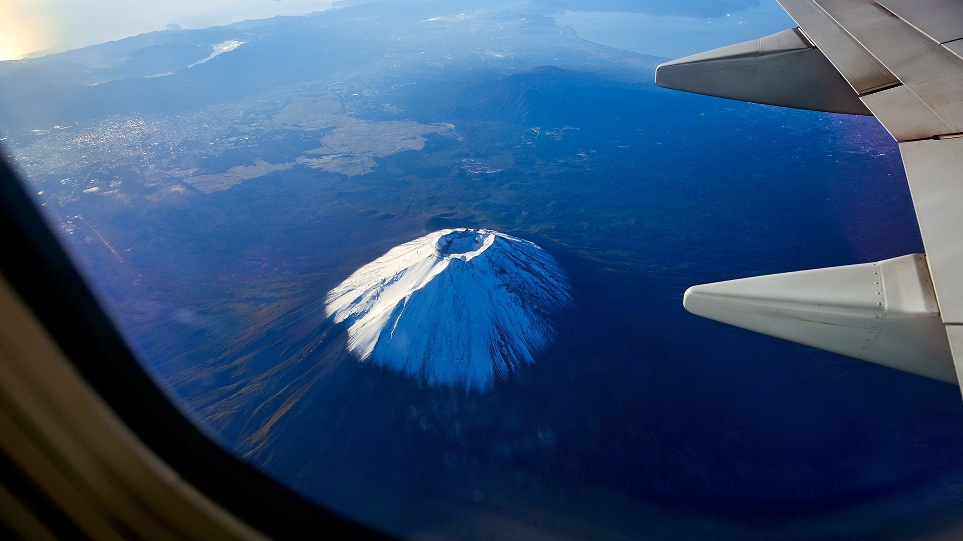 雪を被った富士山だ｜ただのフォトグラファーでは終わらない | 航空
