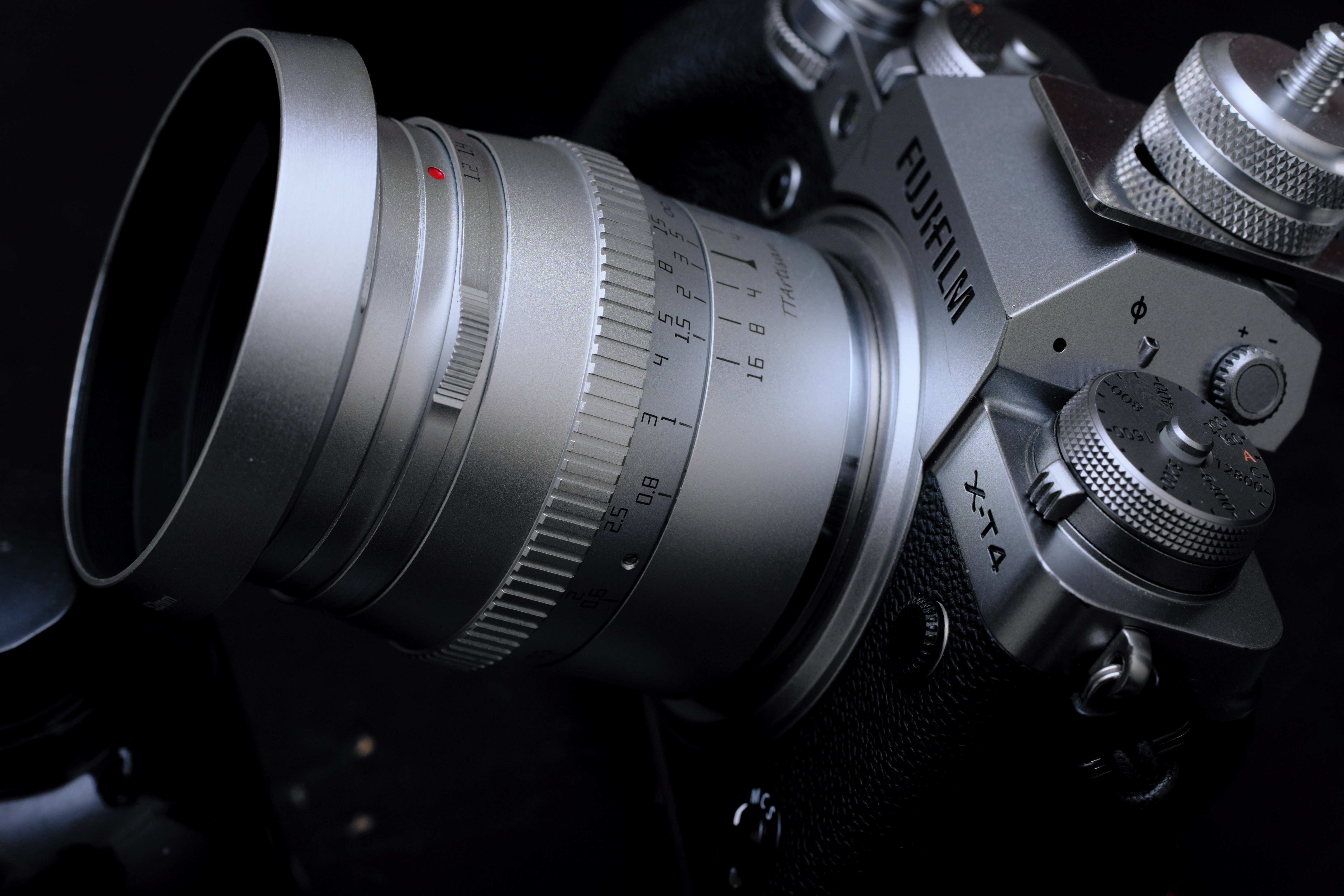 シルバーのカメラに銀色のレンズが生えた(TTArtisan 50mm f/1.2