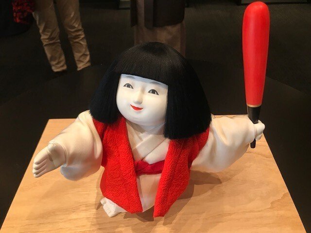 有職御人形司 伊藤久重の幕末のものと思われる古い抱き人形です。