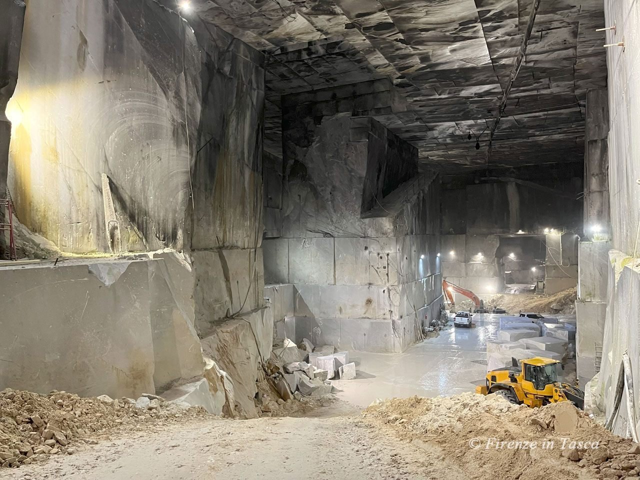 大理石の洞窟の中で出会ったワイン カッラーラへ日帰り旅行｜Firenze