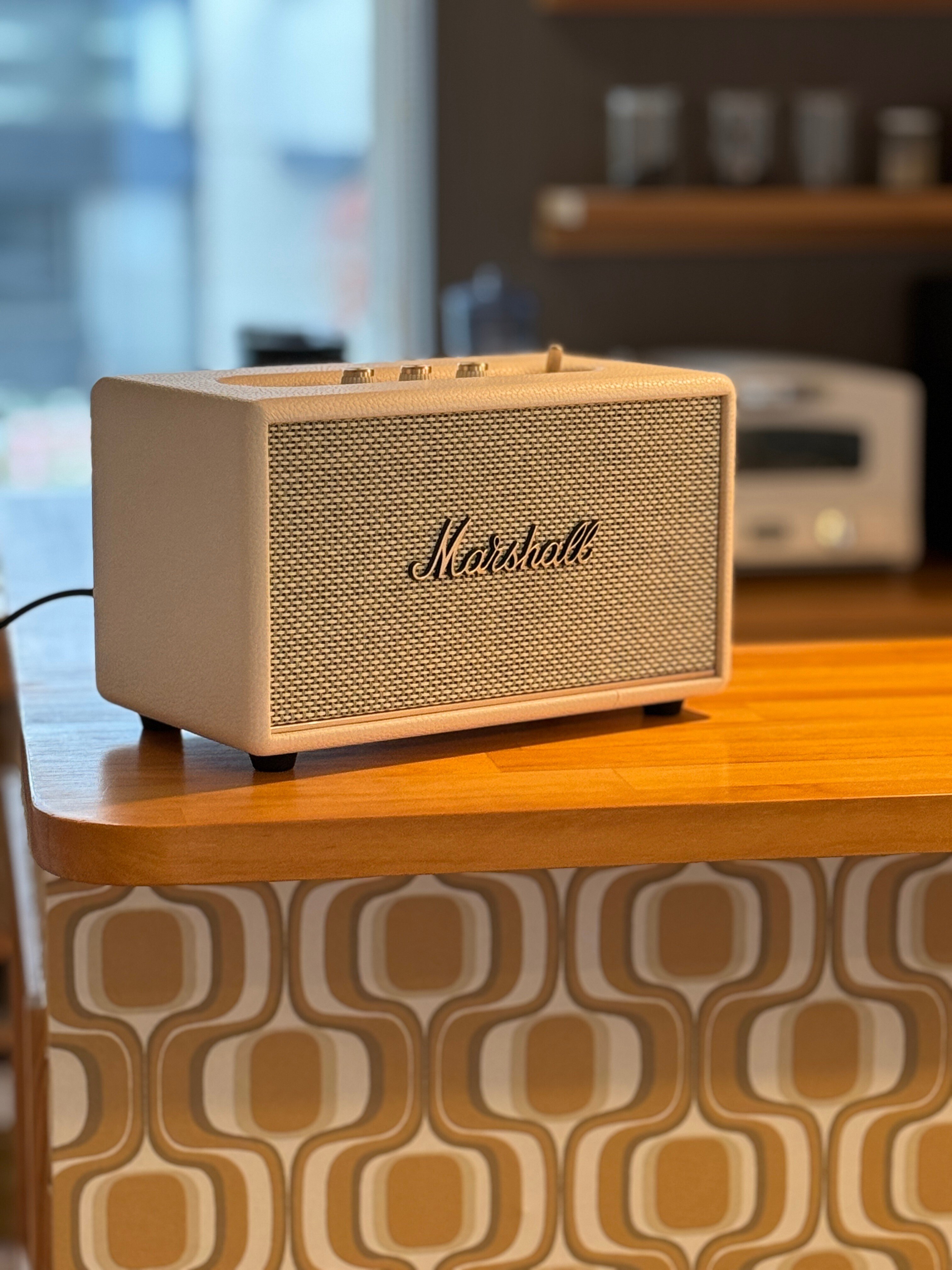 マーシャルのBluetoothスピーカーはカッコよくて音楽を聴くのが マーシャルのBluetoothスピーカーはカッコよくて音楽を聴くのが