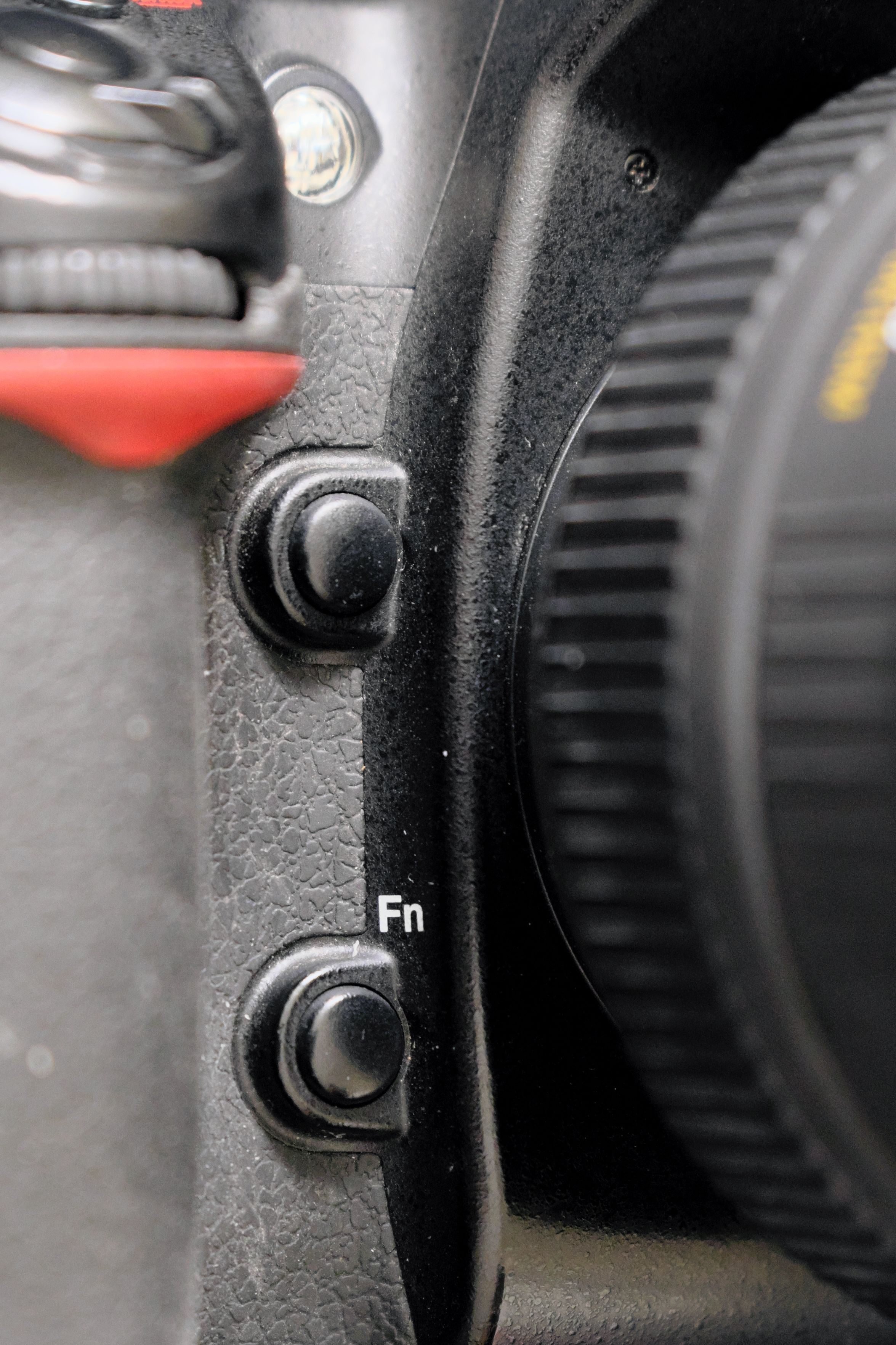 美品　傷無　修理専門店UCS点検済　Nikon D700 総S数1700以内 ニコン(Nikon) ミラーレス一眼 Zf ﾎﾞﾃﾞｨ ﾌﾞﾗｯｸ の買取・相場情報