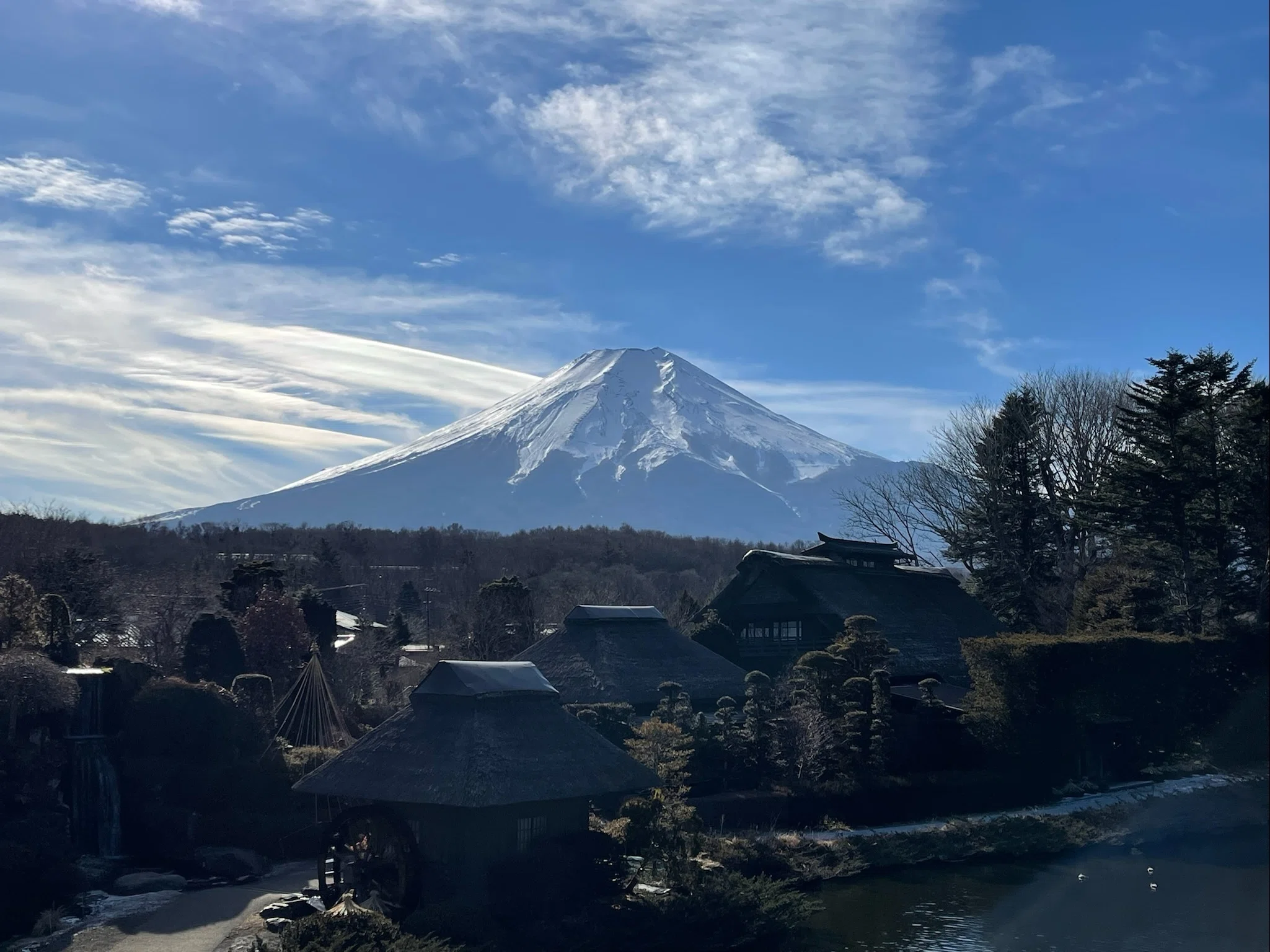 富士山が生んだ奇跡の絶景｜【世界遺産 忍野八海】｜Tomo＠旅と美食の