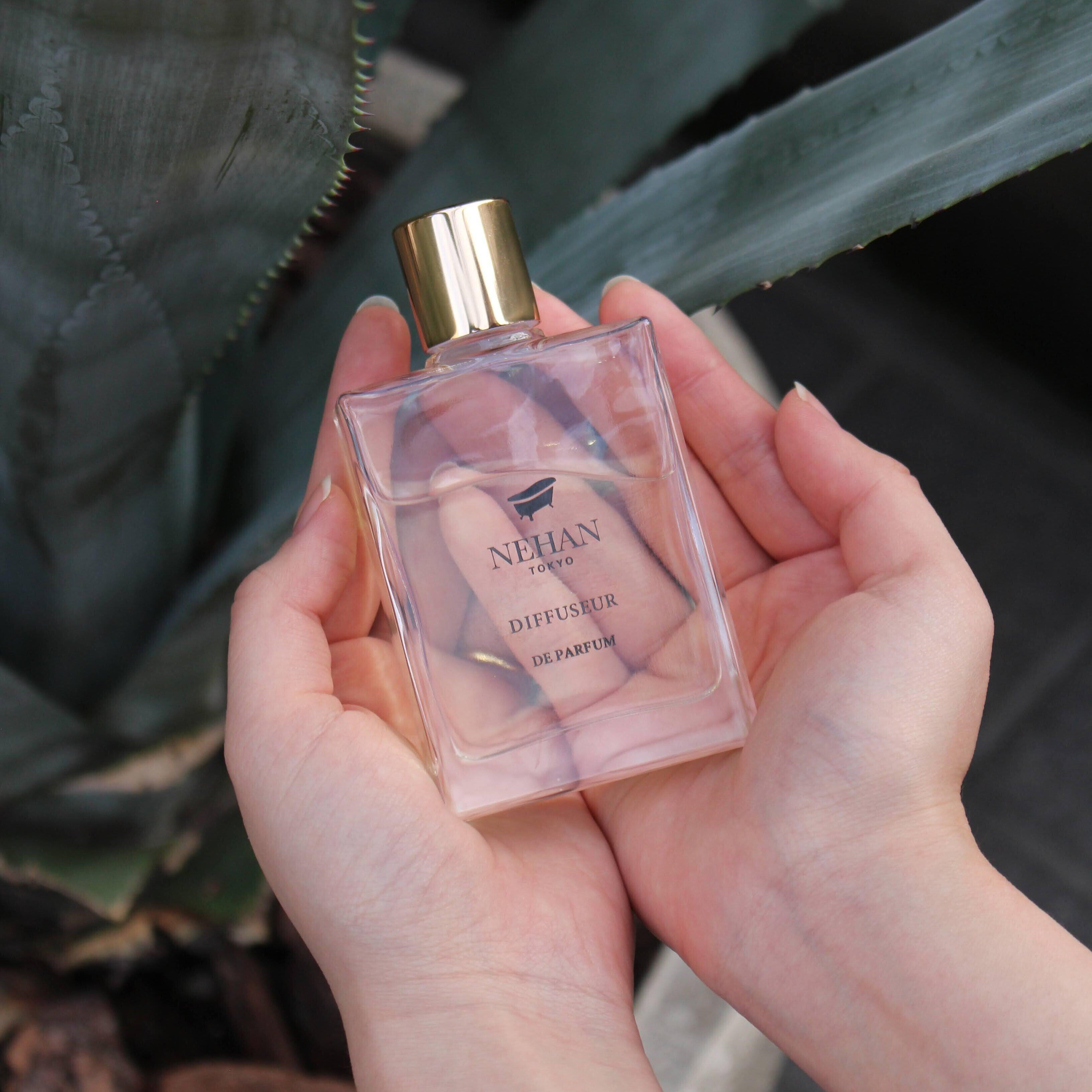 空間に香り広がる香水瓶型ディフューザー。11月8日（水）リリース