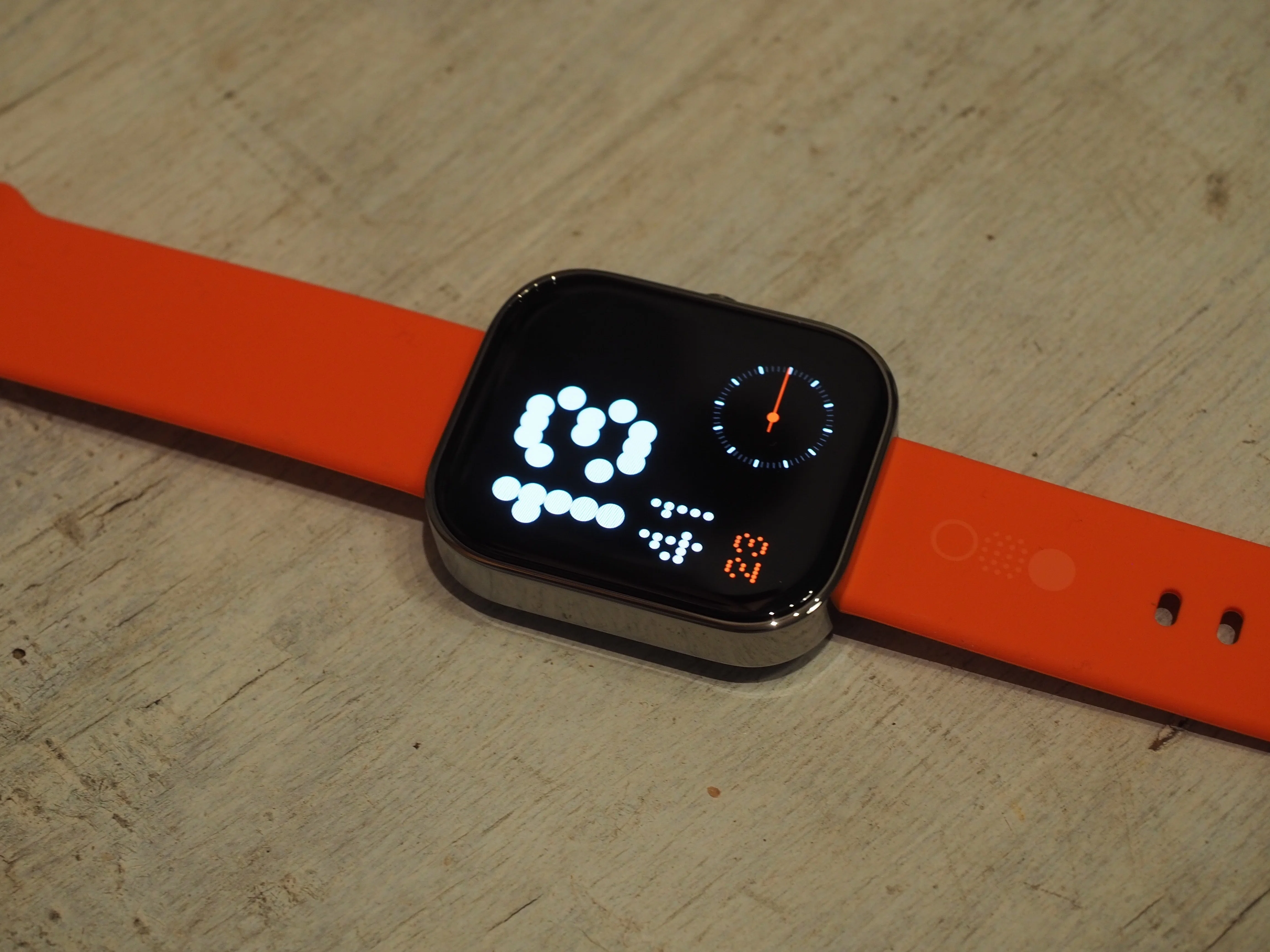 スマートウォッチ入門の最適解 CMF by NothingのWATCH PROの素晴らしい