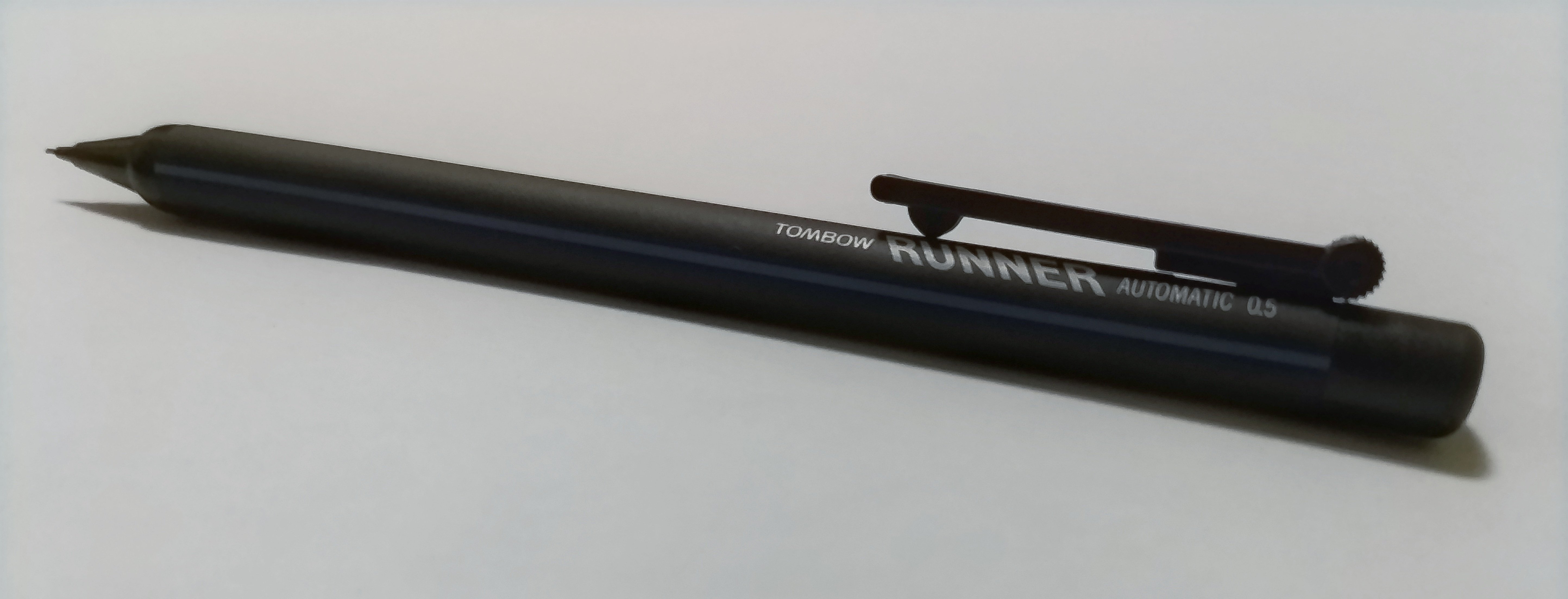 TOMBOW RUNNER ゆるふわレビュー｜おしっこの匂い大好きマン