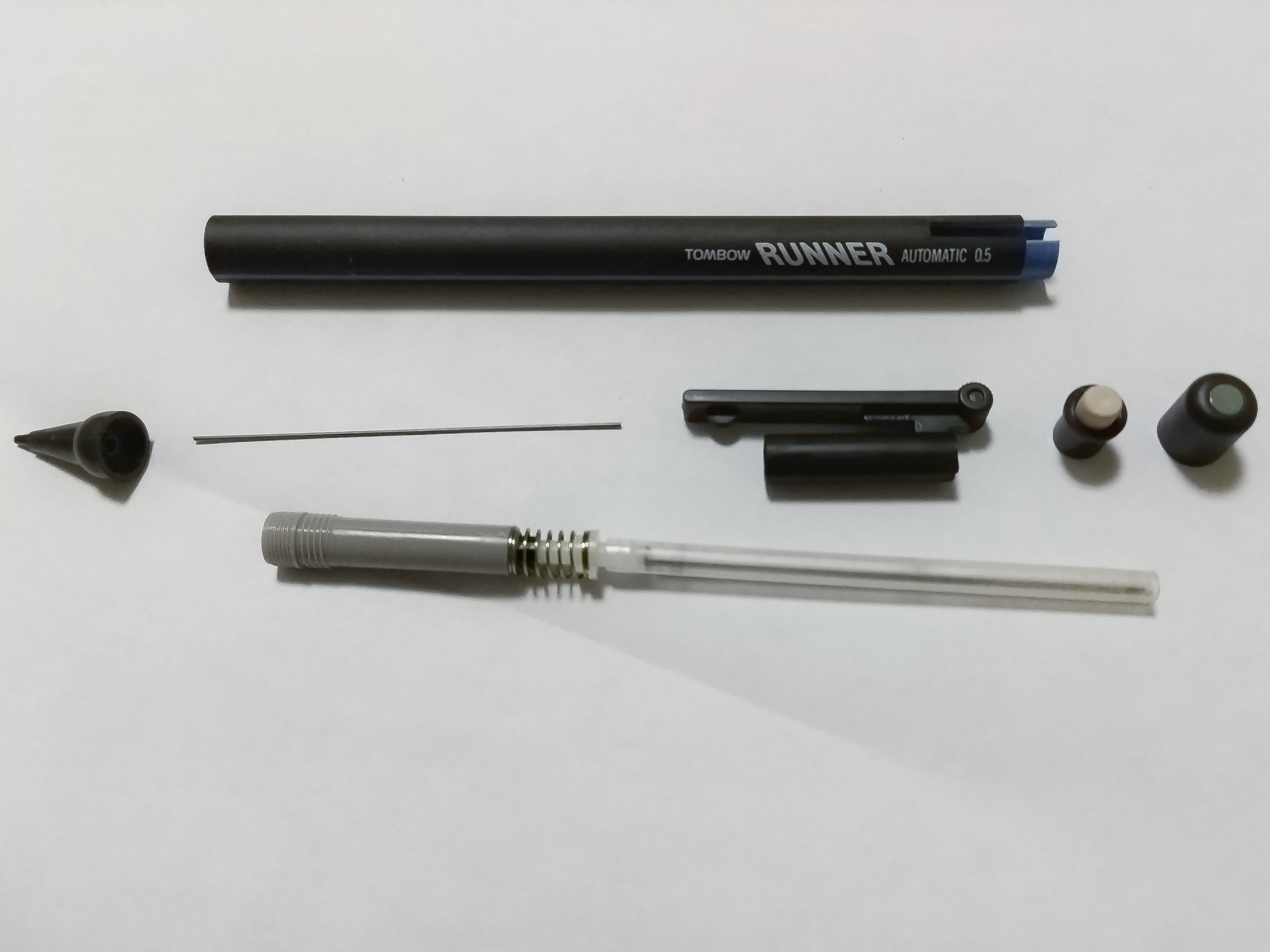 TOMBOW RUNNER ゆるふわレビュー｜おしっこの匂い大好きマン