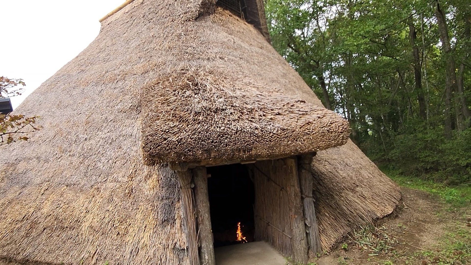大変珍しく貴重な縄文時代の雲型大珠で御座います。縄文時代