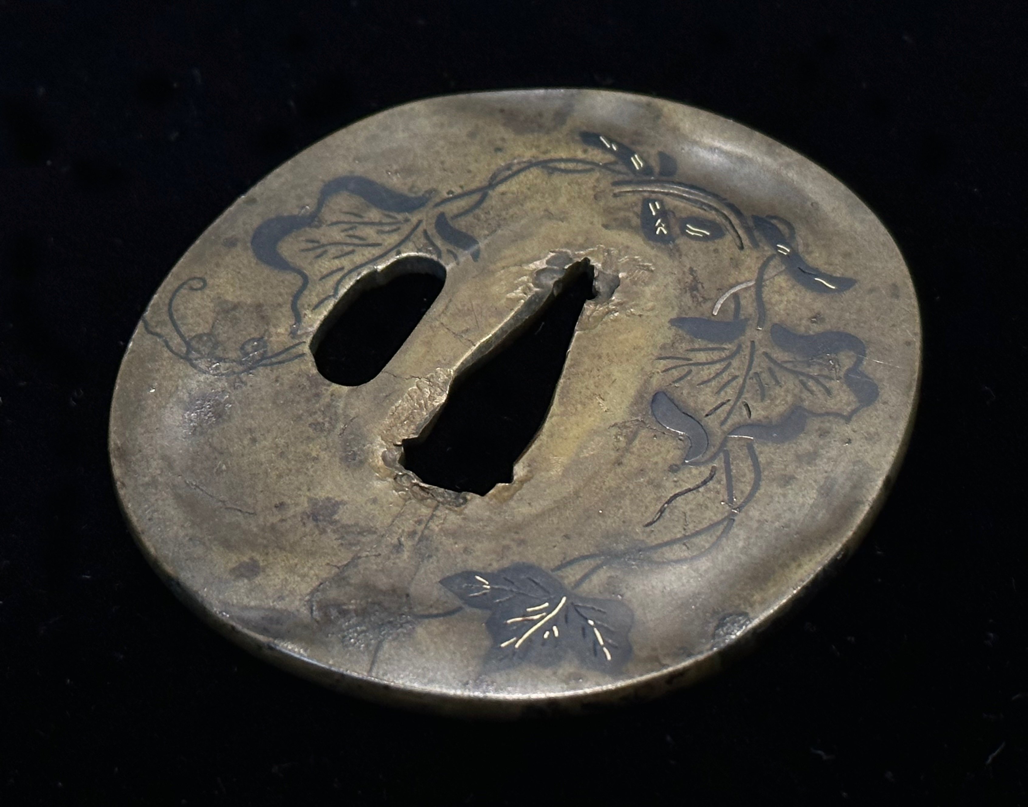 埋忠明寿以外の九年母図鐔の作柄について｜刀箱師の日本刀ブログ 中村圭佑