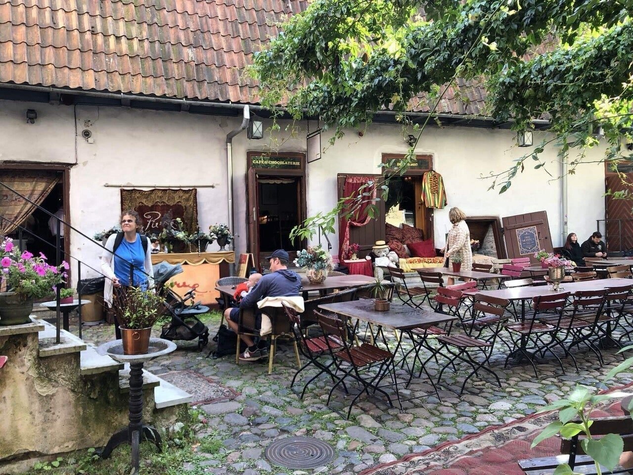 エストニア】旧市街さんぽ。西洋最古の薬局、おしゃレストランへ エストニア】旧市街さんぽ。西洋最古の薬局、おしゃレストランへ