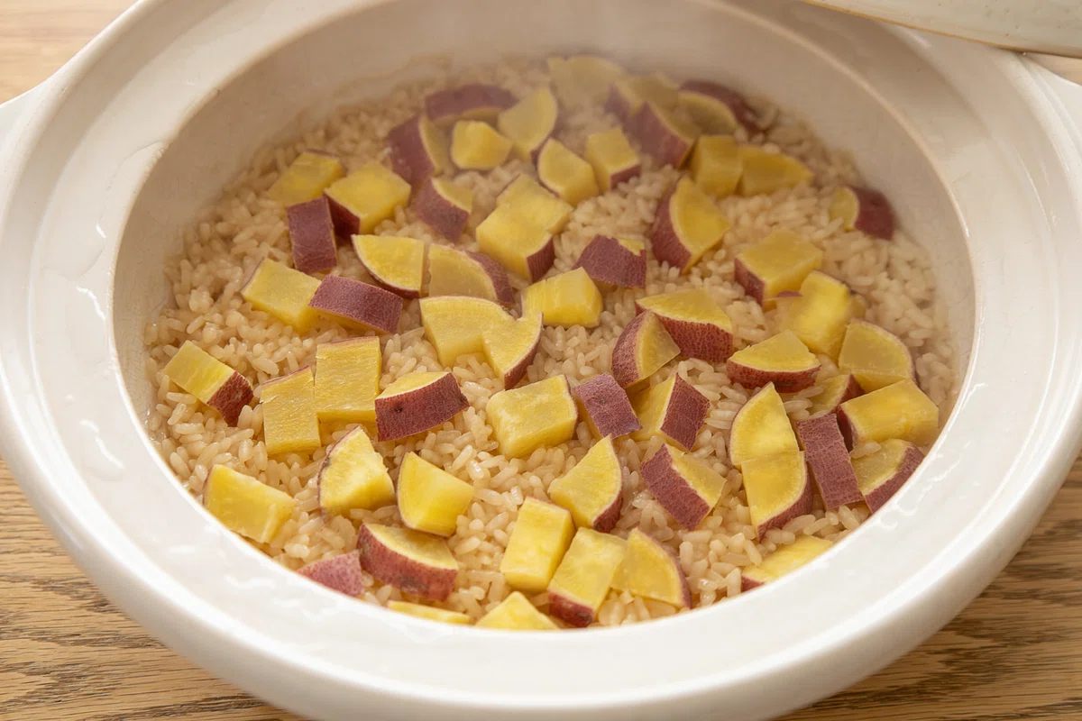 [Donabe Takikomi Gohan #11] Sweet Potato Rice Cooked with Rinse-Free ...