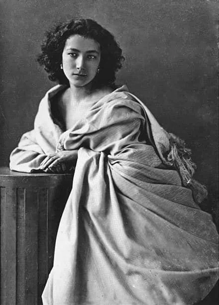 フランスでいまだ尊敬され続けている女優、サラ・ベルナール｜青木恵
