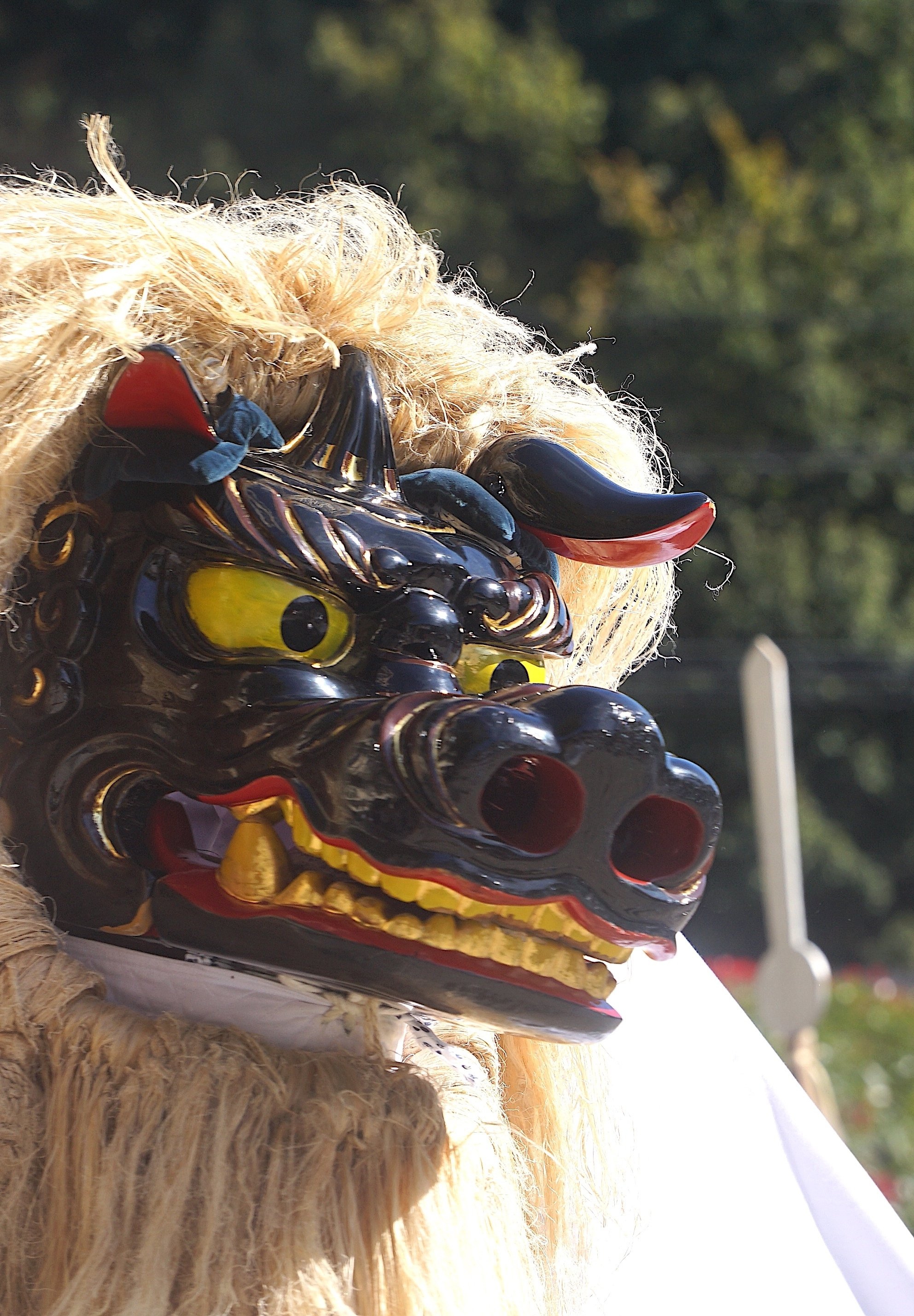 伝統的な獅子舞面 sddefault.jpg