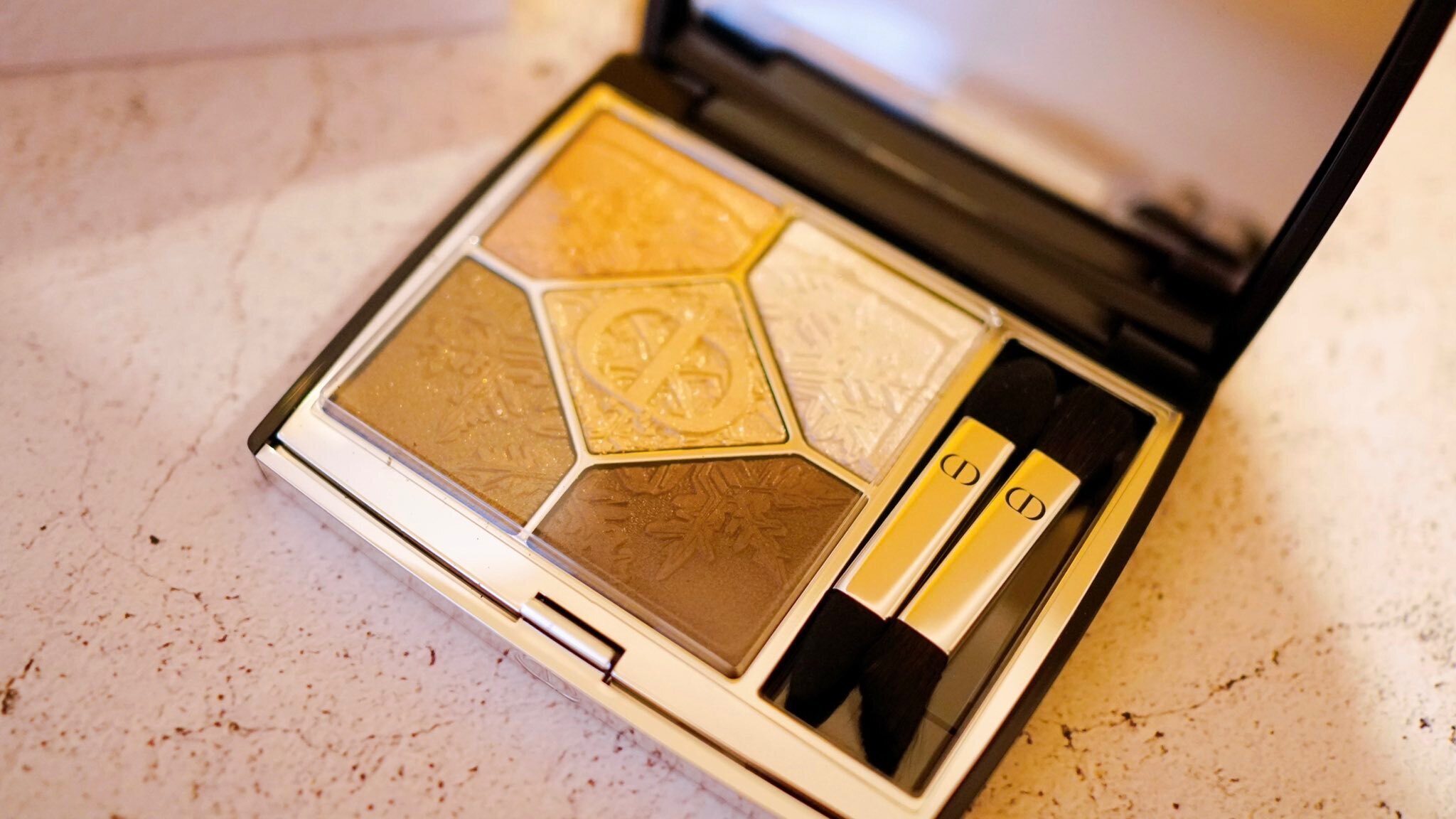 NARS(ナーズ)のアイシャドウを買ったよ🥰💄｜自問自答あきやの日記🦫