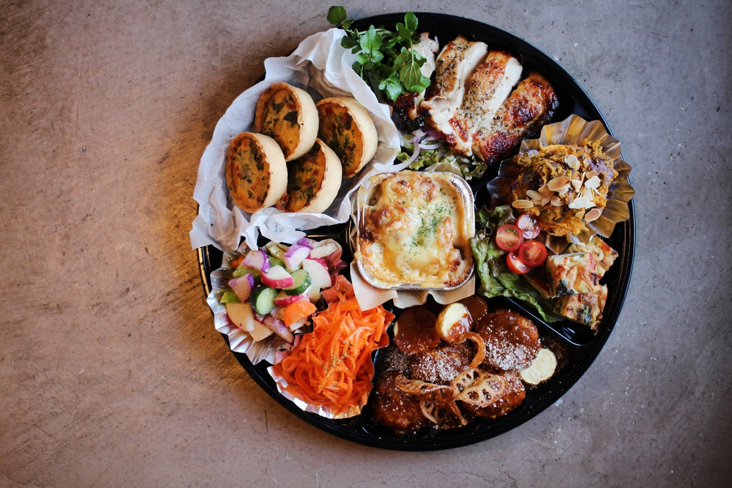 Tord Boontje ターゲット限定　オーバル　大皿　クリスマス オードブル 新潟＆クリスマス』両方の“らしさ”を詰め込んだ限定オードブルをご紹介