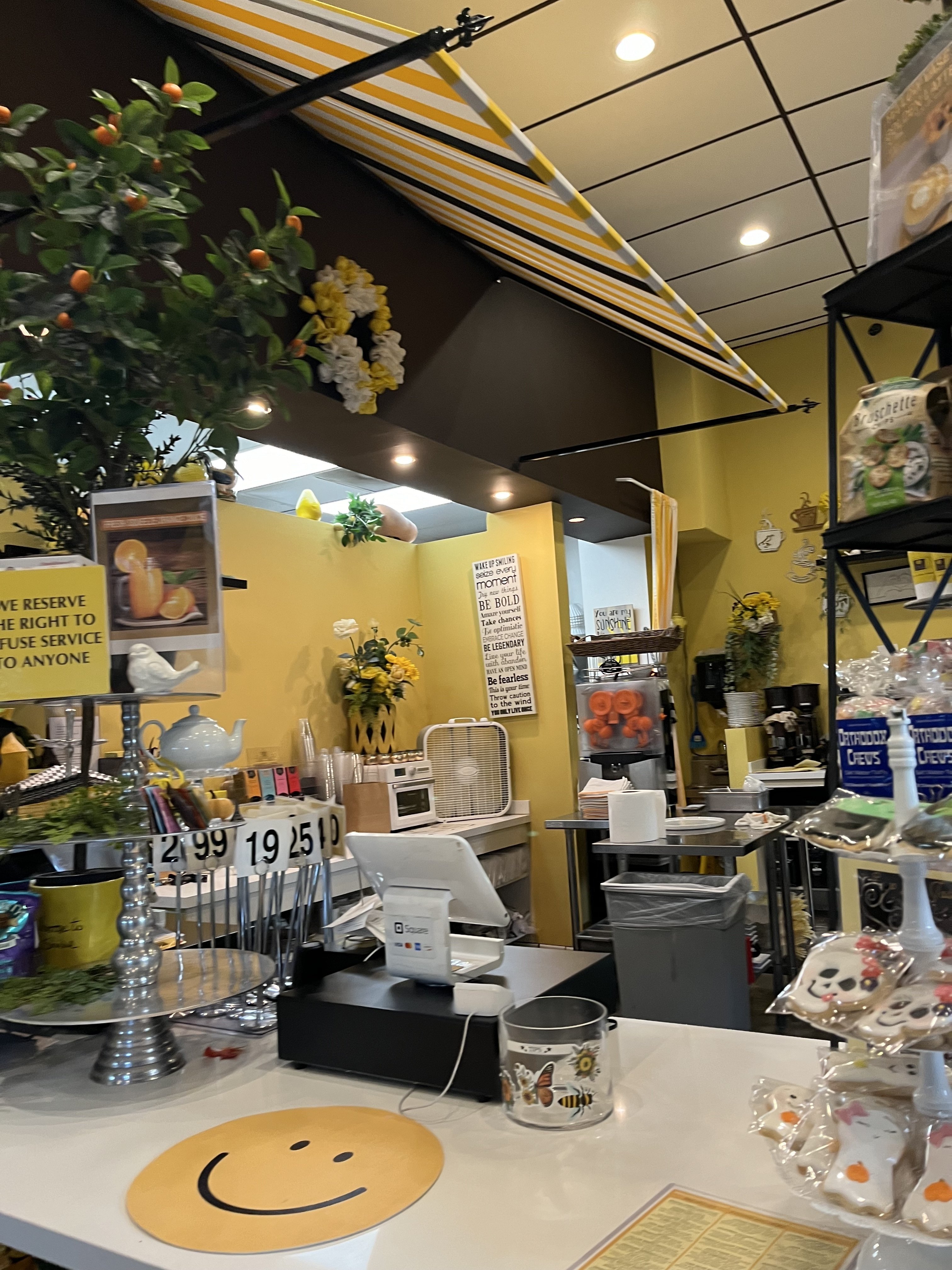 Yellow Vaseと言うアメリカのPalos Verdesにある黄色が特徴のカフェ。｜HY