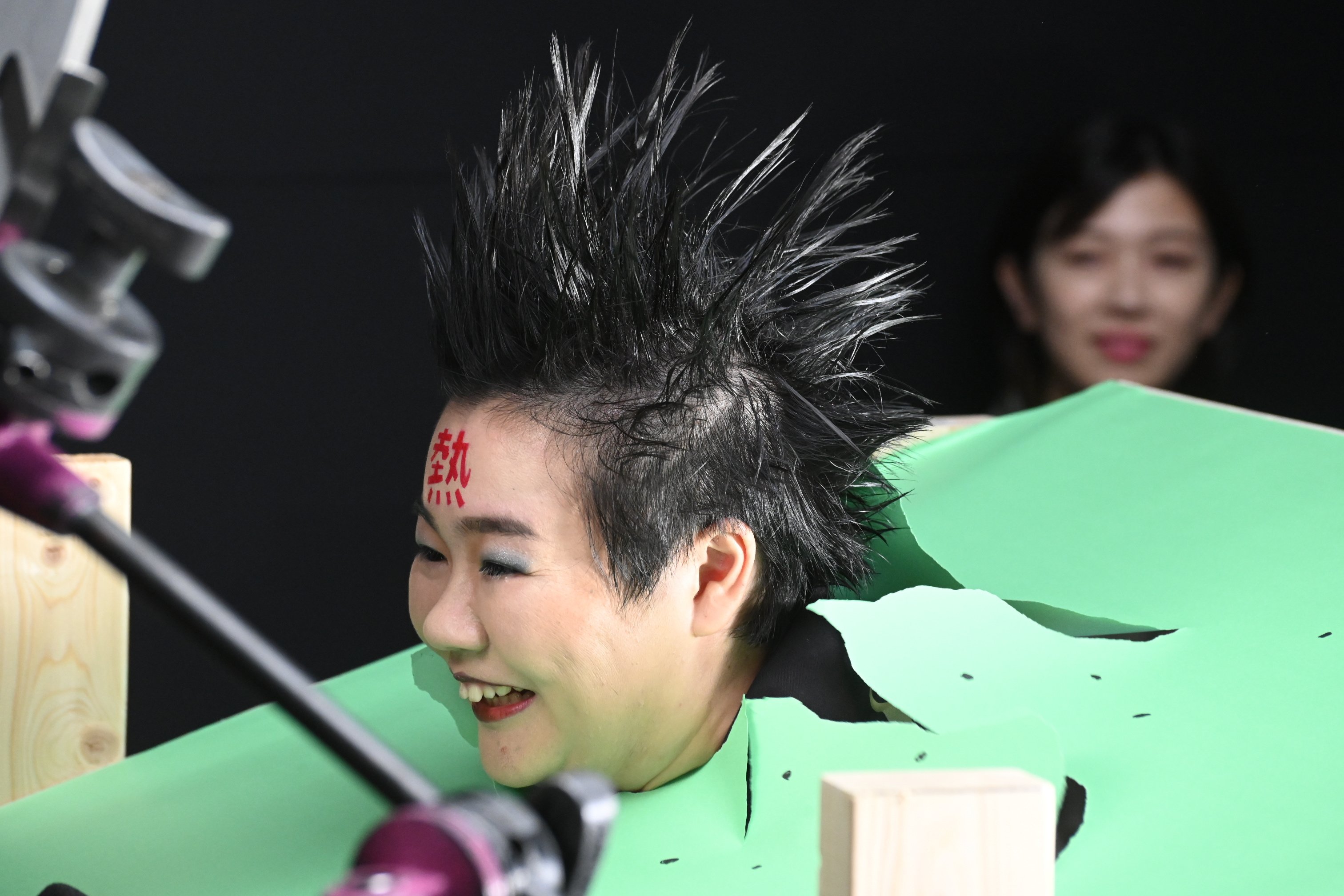 やす子が”熱子”に大変身！テレビCM撮影の裏側に密着！｜スカパー！