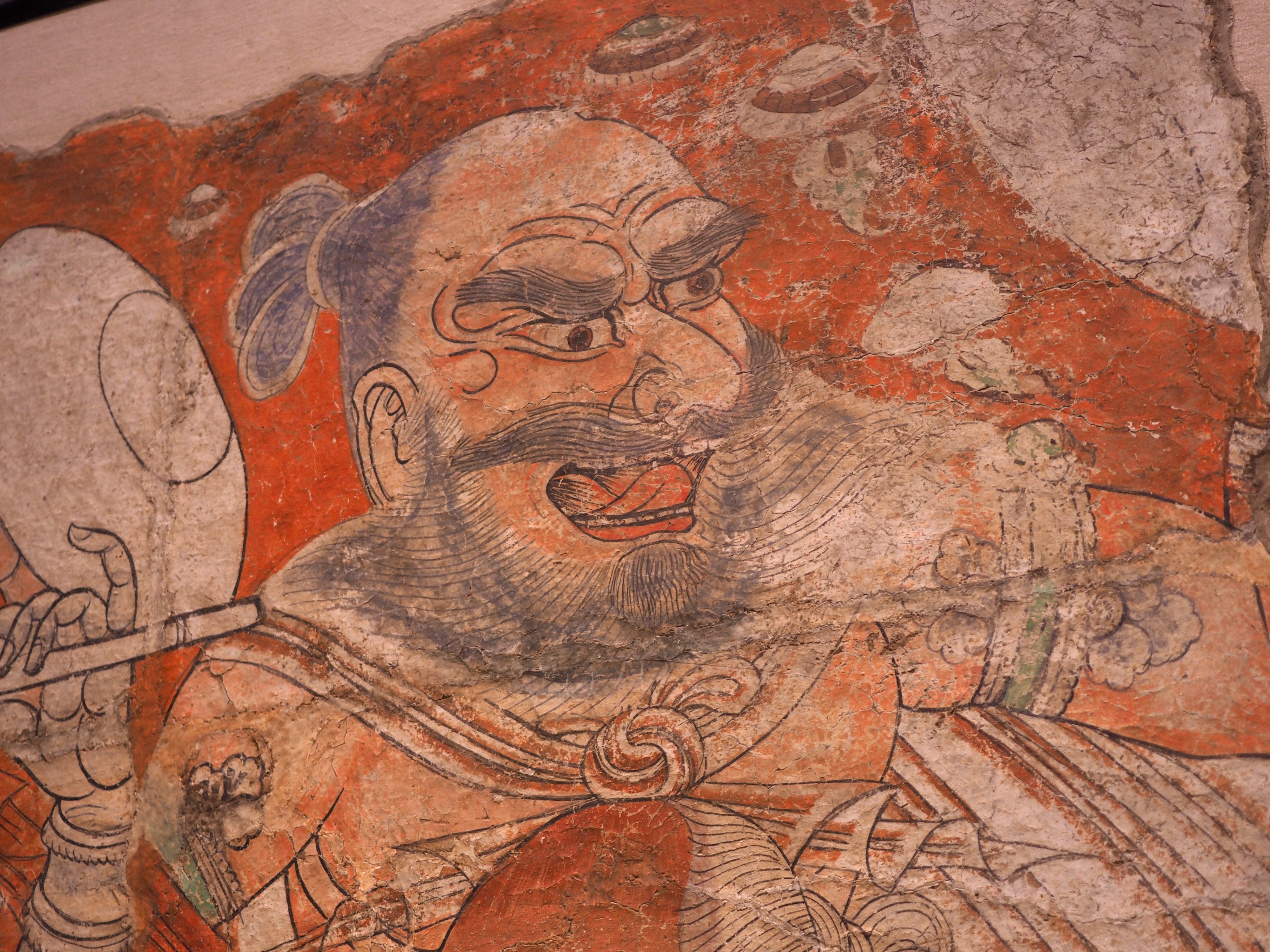 西と東がぶつかる場所で、古代に陽気なミュージシャンが描かれてた