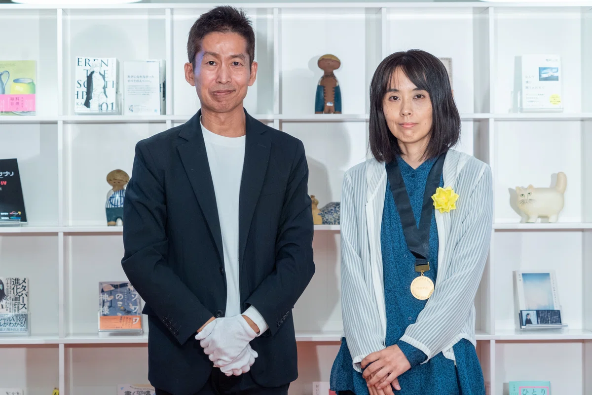 右 コマリさん