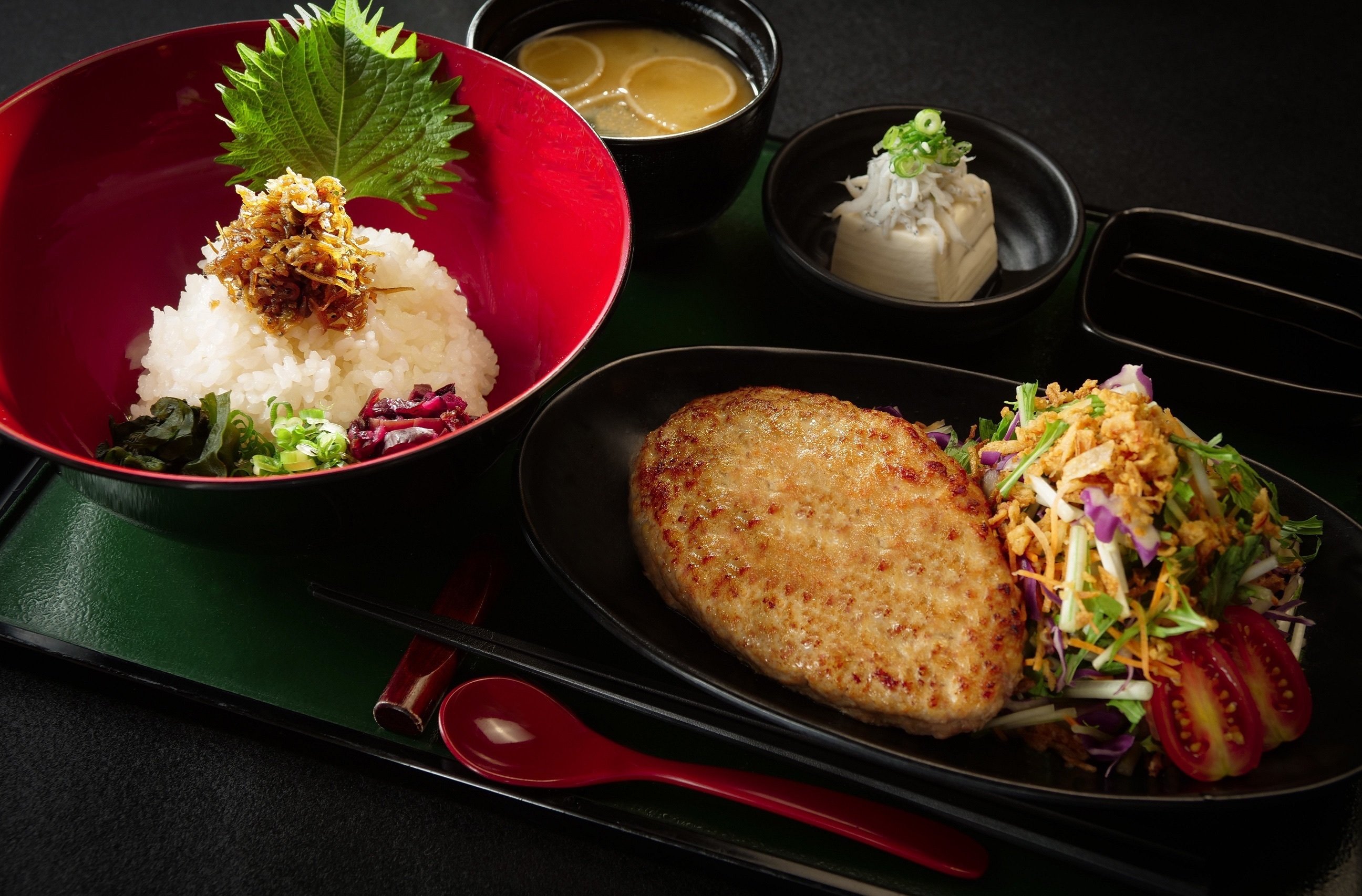 和食の技術を身近に楽しむ、鎌倉 六弥太のお豆冨ハンバーグ｜鎌倉