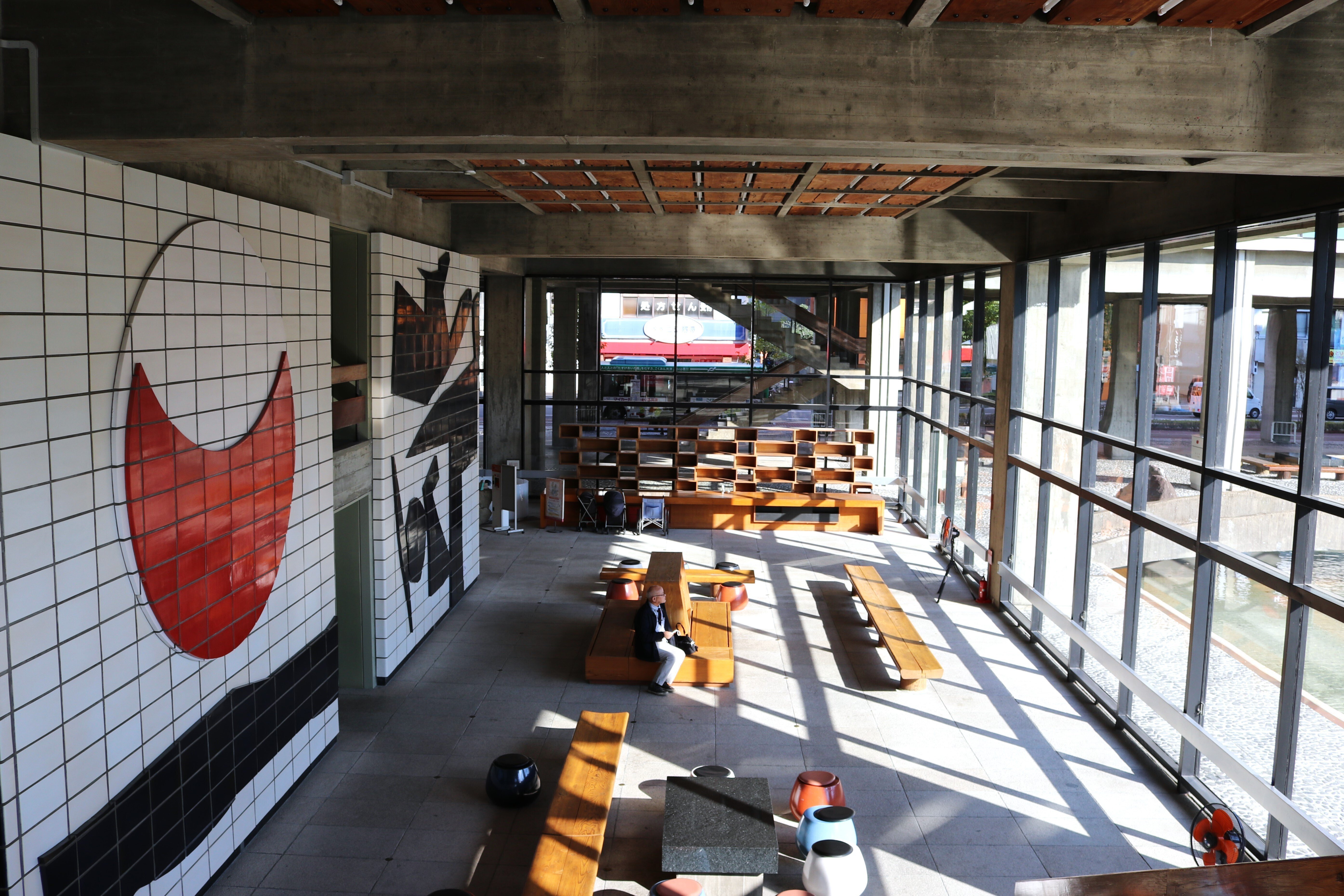 高松散歩 -川島猛展,伝説の喫茶店,猪熊さんの県庁壁画｜Abbey -旅する