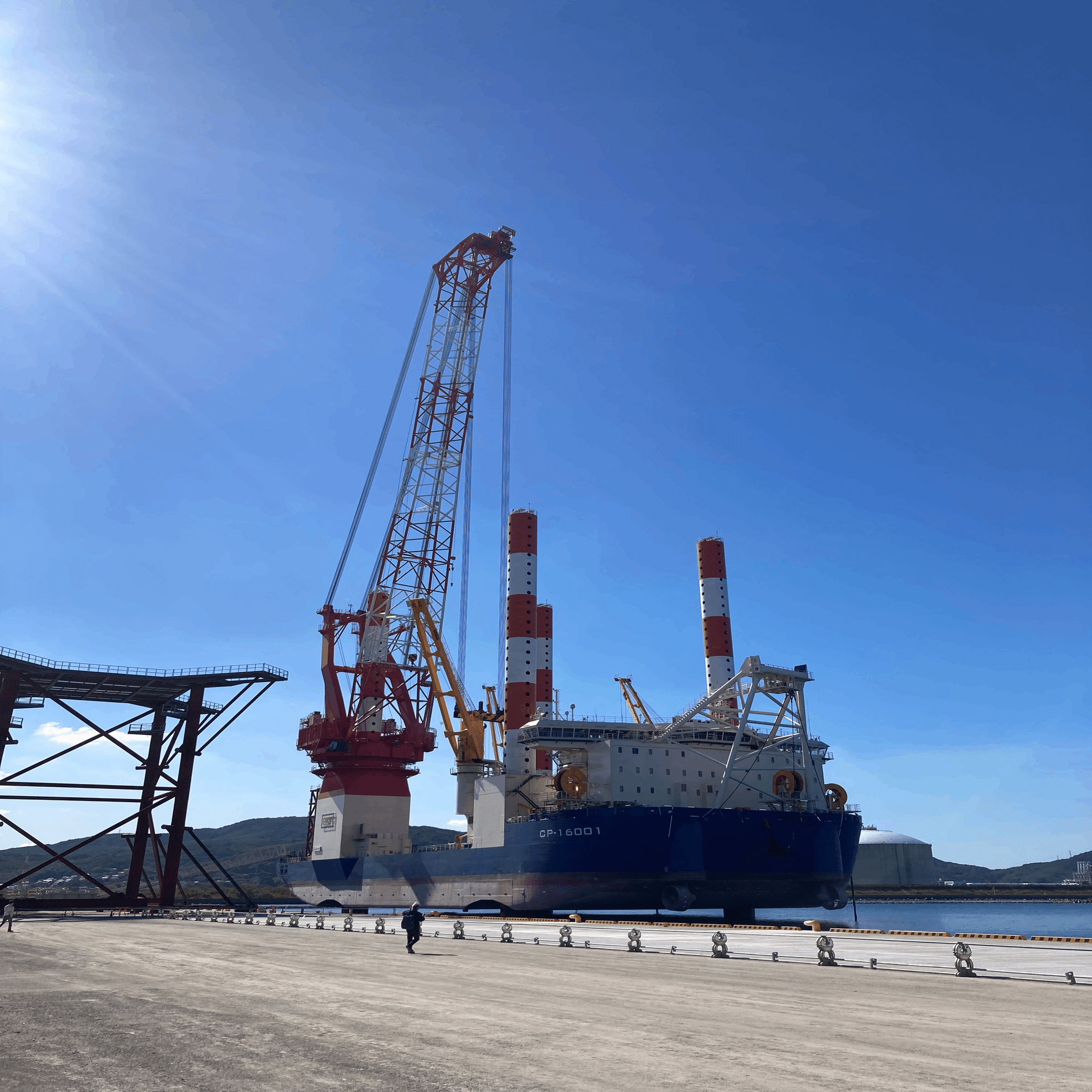 SEP船（CP-16001）が響灘に到着しました｜ひびきウインドエナジー株式会社