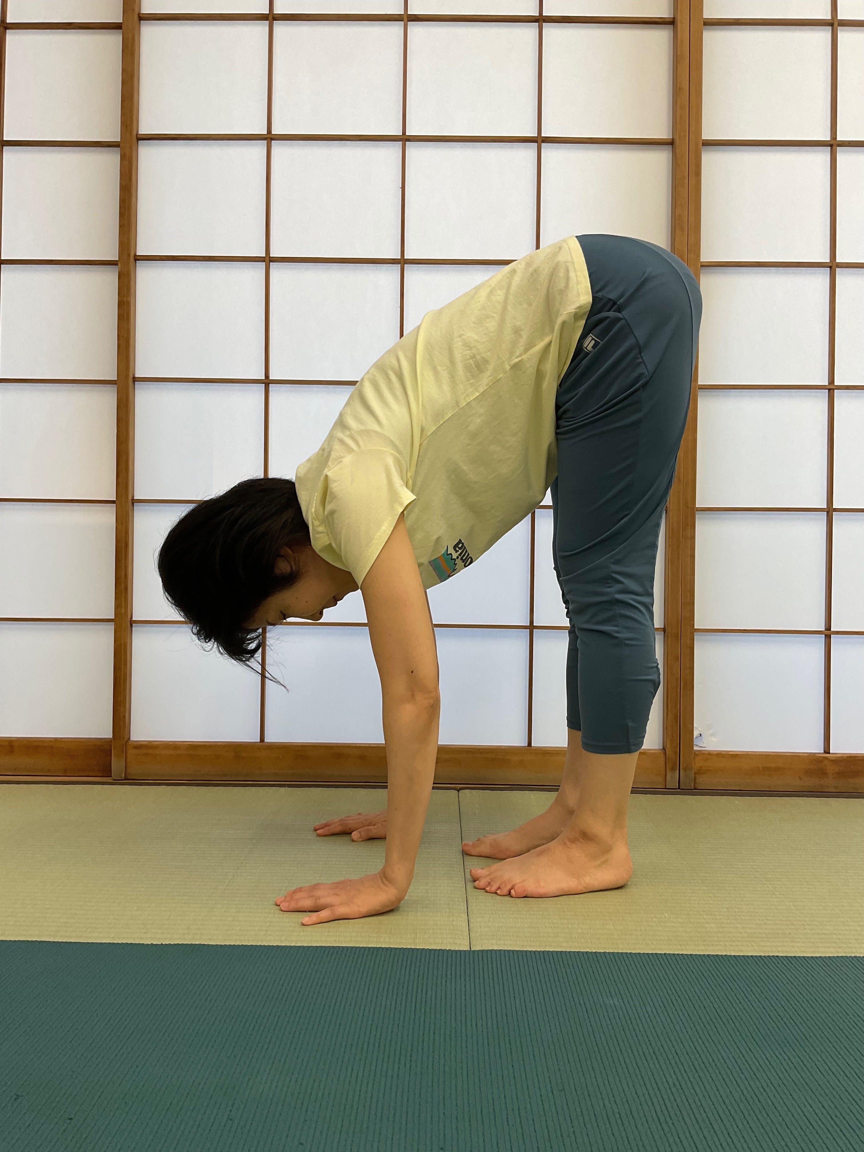 立位体前屈33cm 指導歴17年ヨガイントラが教える身体の使い方：前屈を