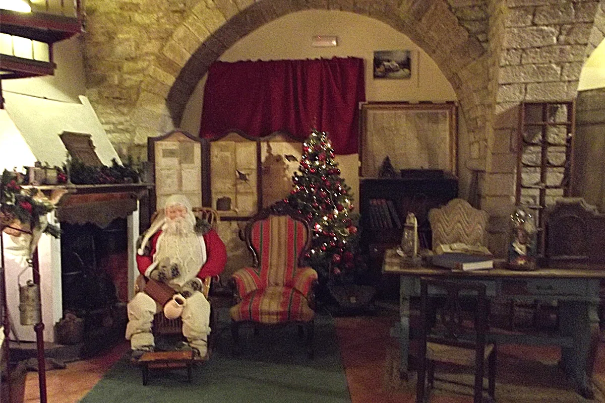 クリスマスシーズンのヨーロッパ】イタリアの世界最大クリスマスツリー 