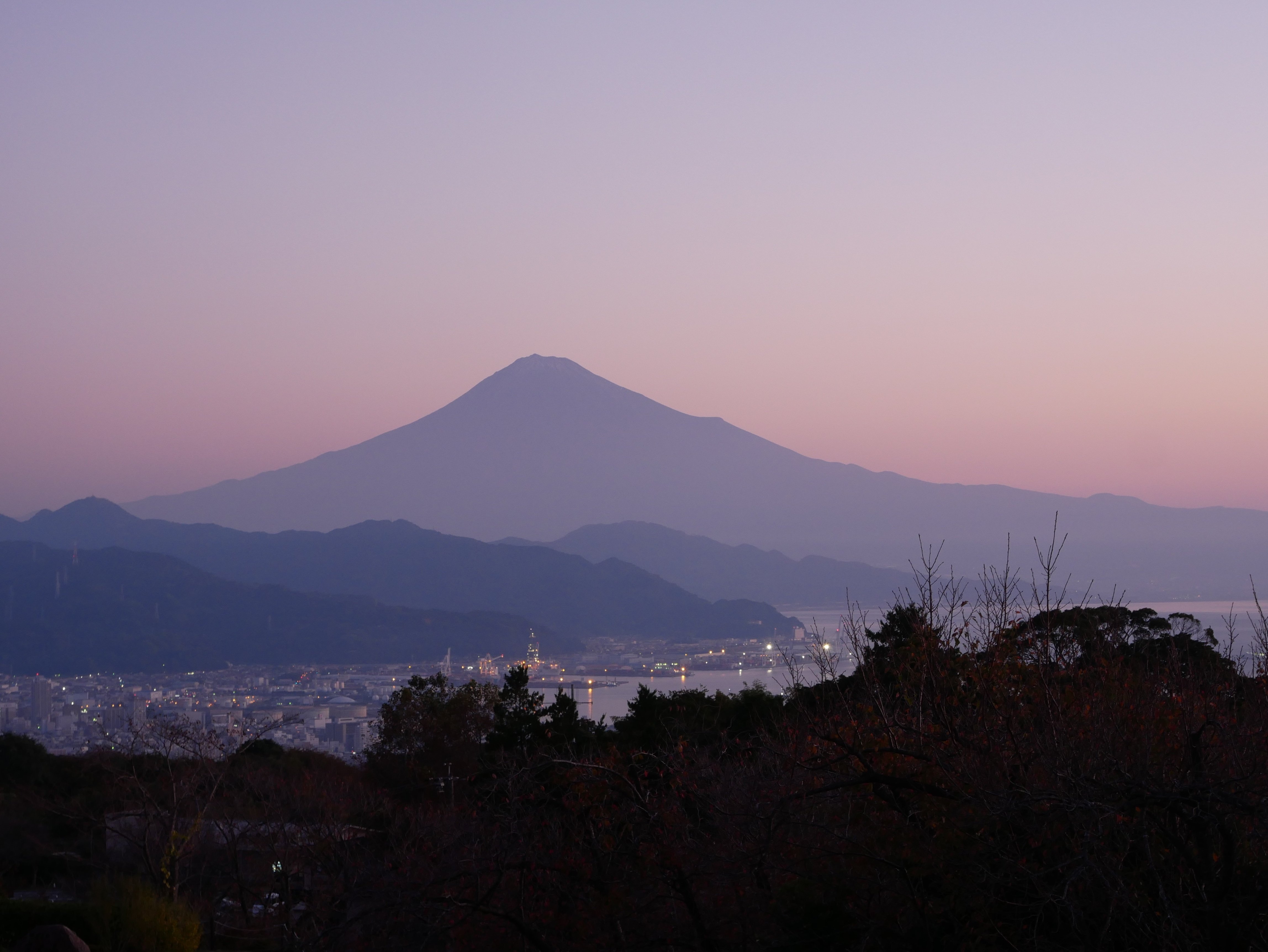 日本の風景 masa08x | . 高ボッチの夜明け 👉🏻 絶景ハンターを入れて 2025.11.11