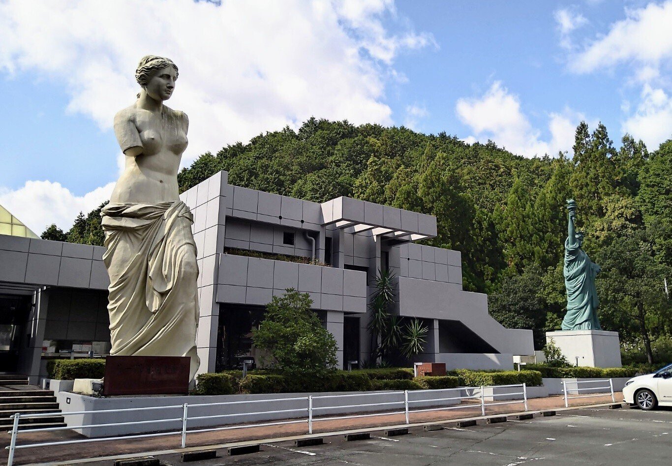 🏛️『ルーブル彫刻美術館』～「ミロのヴィーナス」と「サモトラケのニケ」を三重県にある美術館で鑑賞しました。｜ぐるぐる