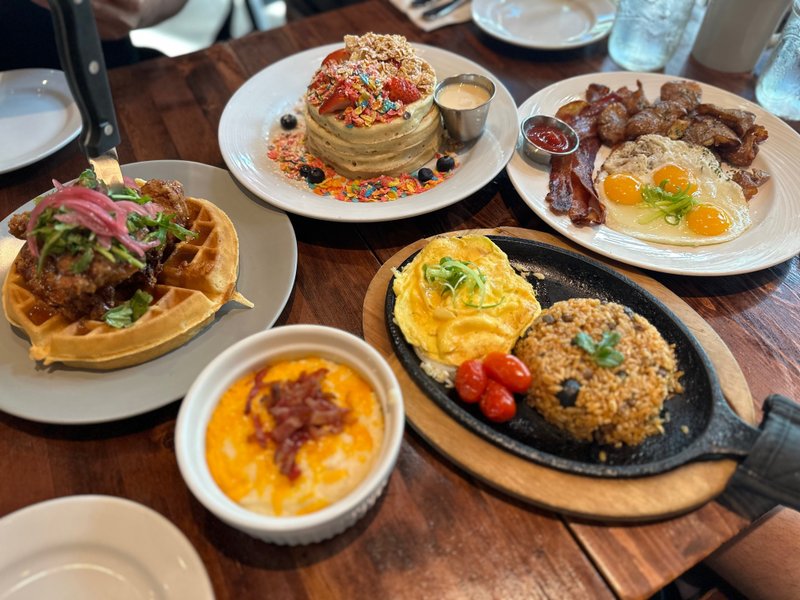 【スクラッチ キッチン Scratch Kitchen】映えるレインボーパンケーキ｜ウニ王子