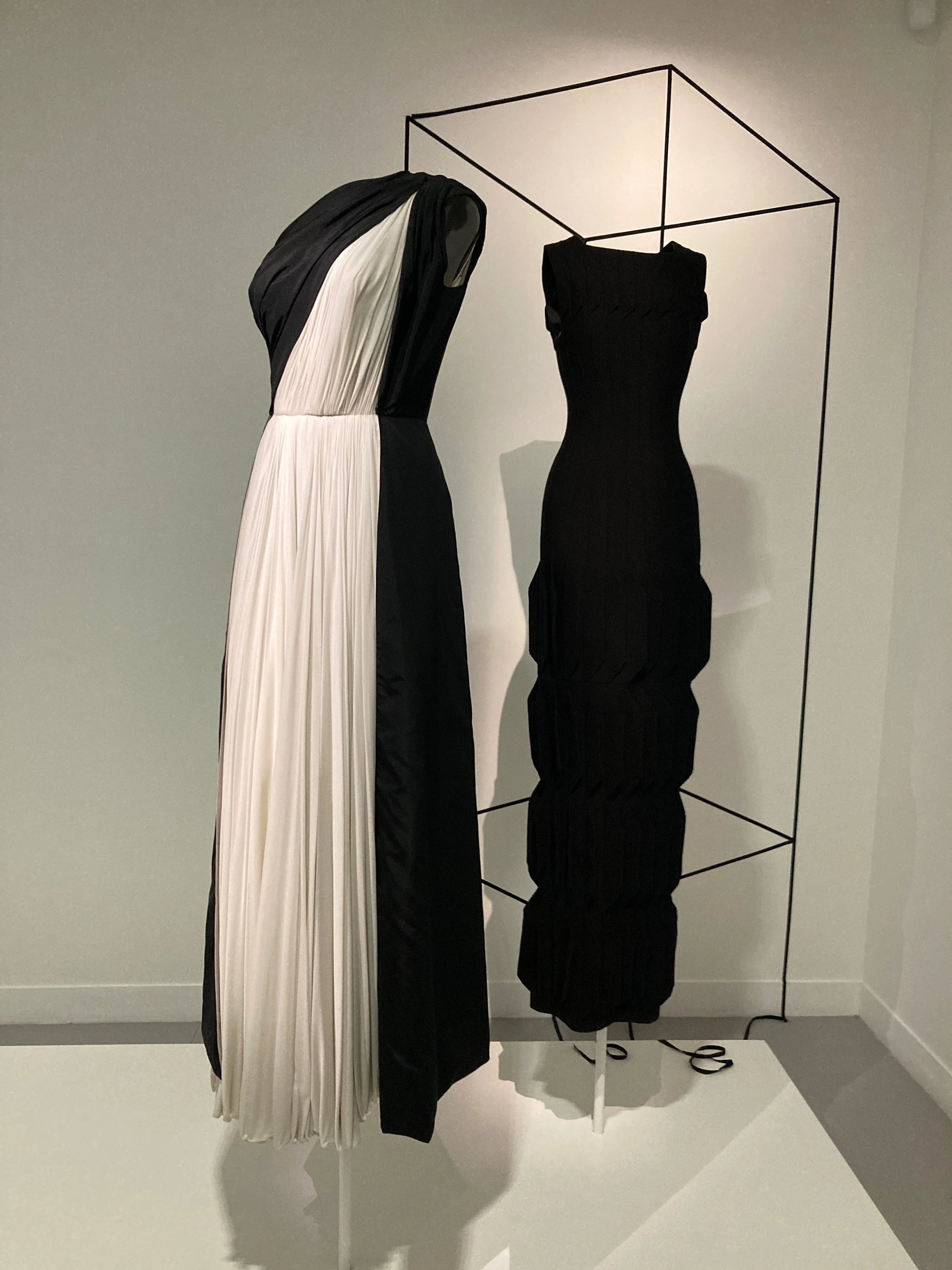パリのアズディン・アライアギャラリーの特別展「ALAÏA / GRÈS. AU