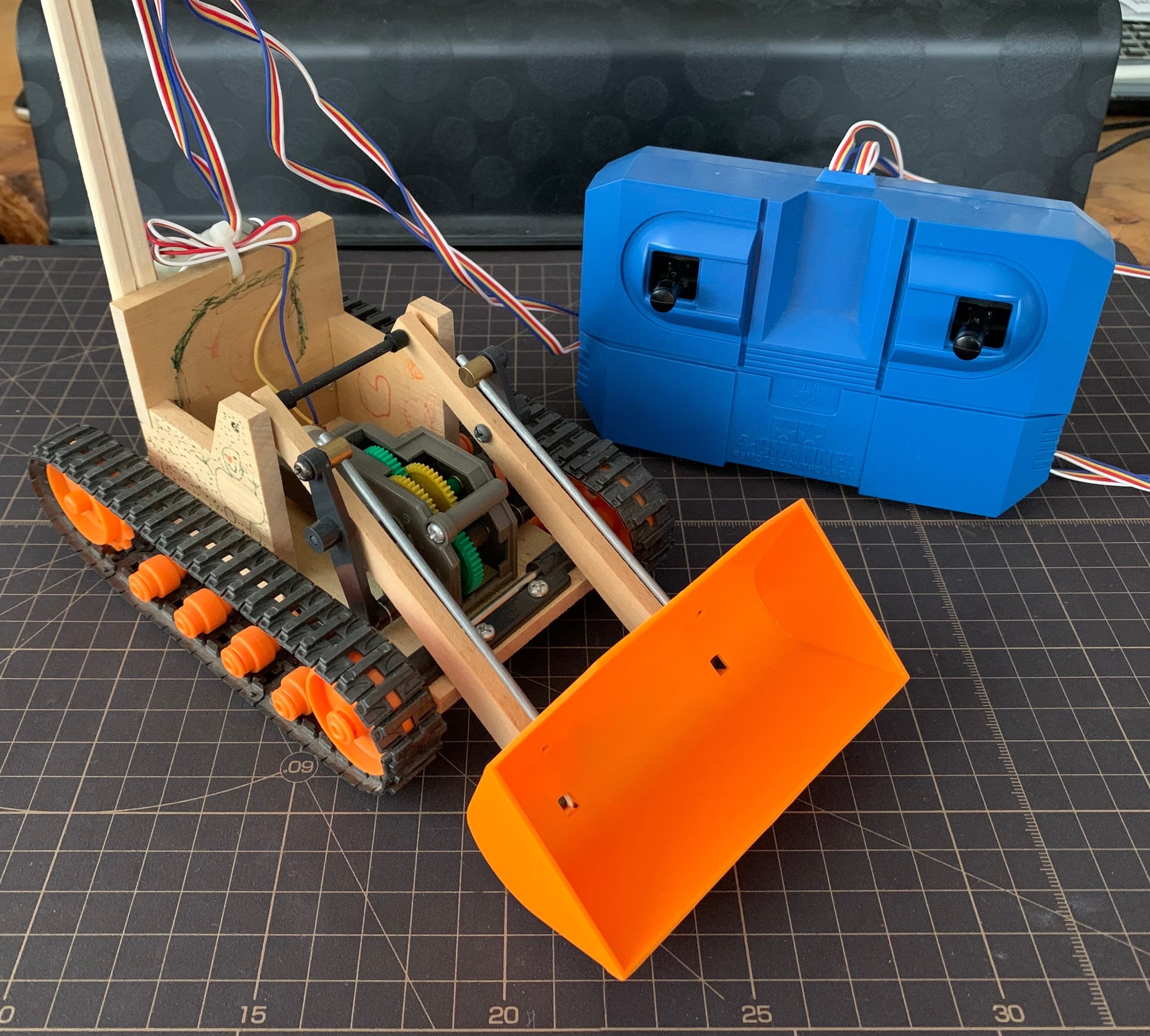 四輪クローラーを組んだ。｜Koshichi