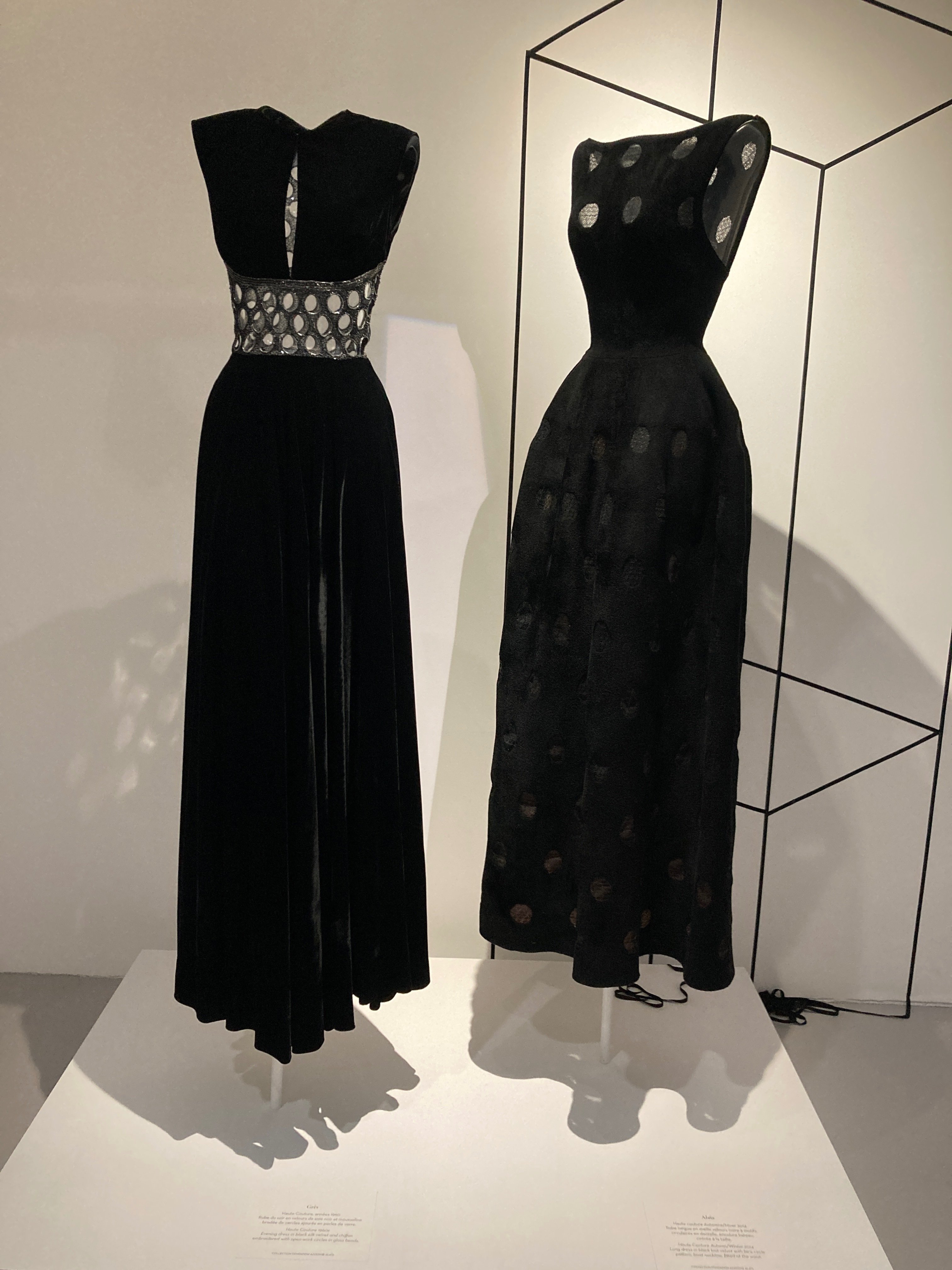 パリのアズディン・アライアギャラリーの特別展「ALAÏA / GRÈS. AU