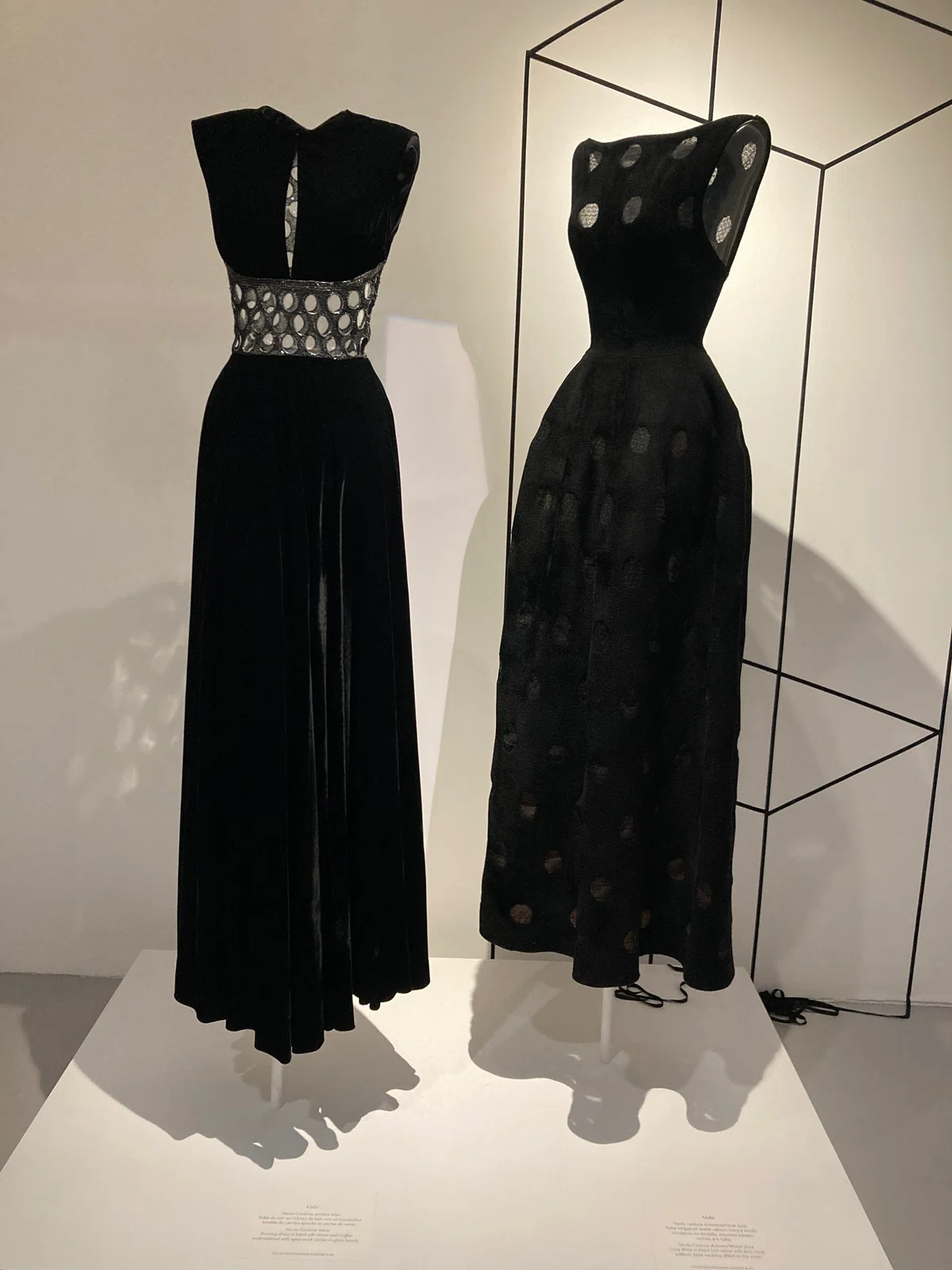 パリのアズディン・アライアギャラリーの特別展「ALAÏA / GRÈS. AU 