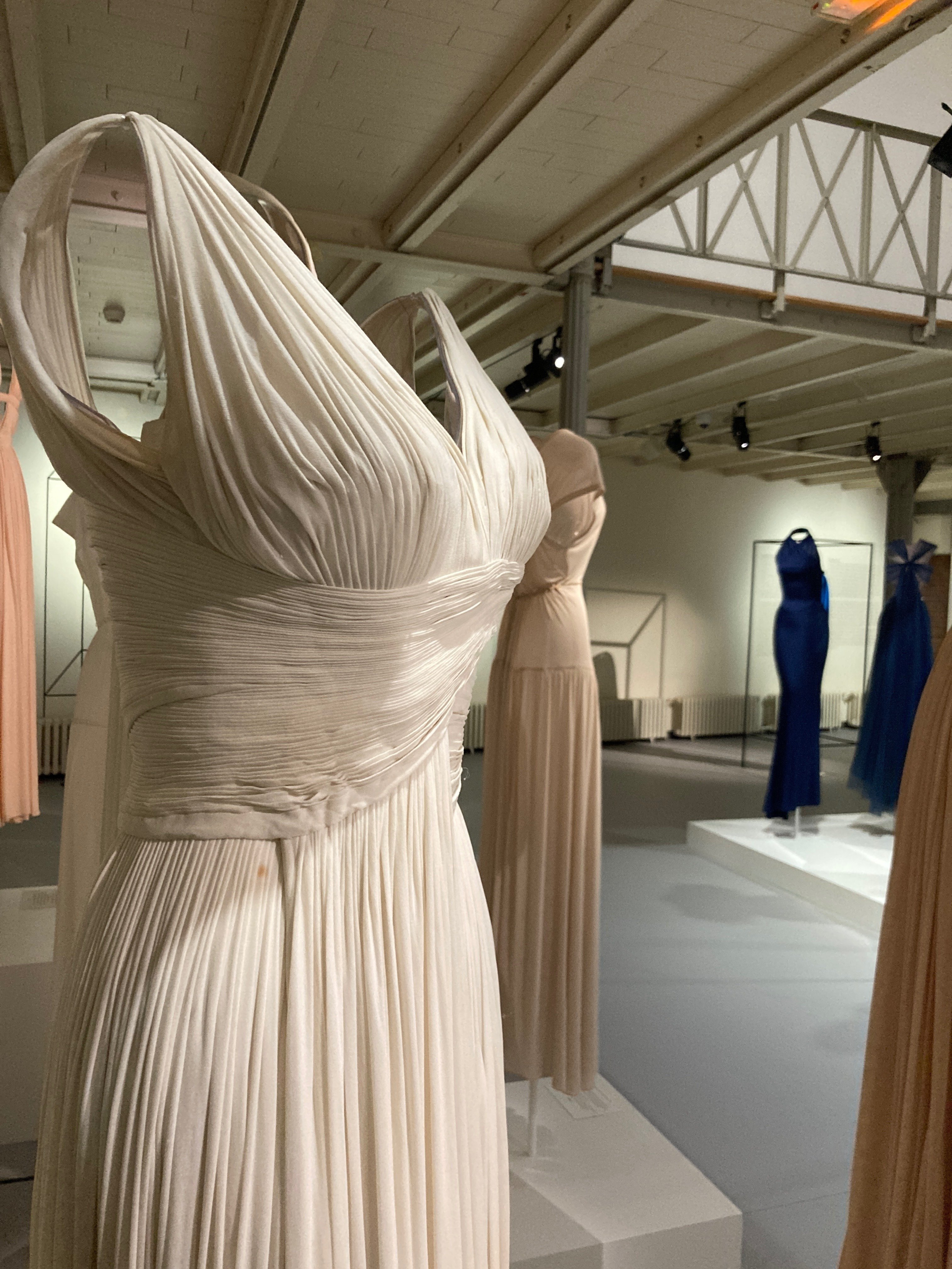パリのアズディン・アライアギャラリーの特別展「ALAÏA / GRÈS. AU