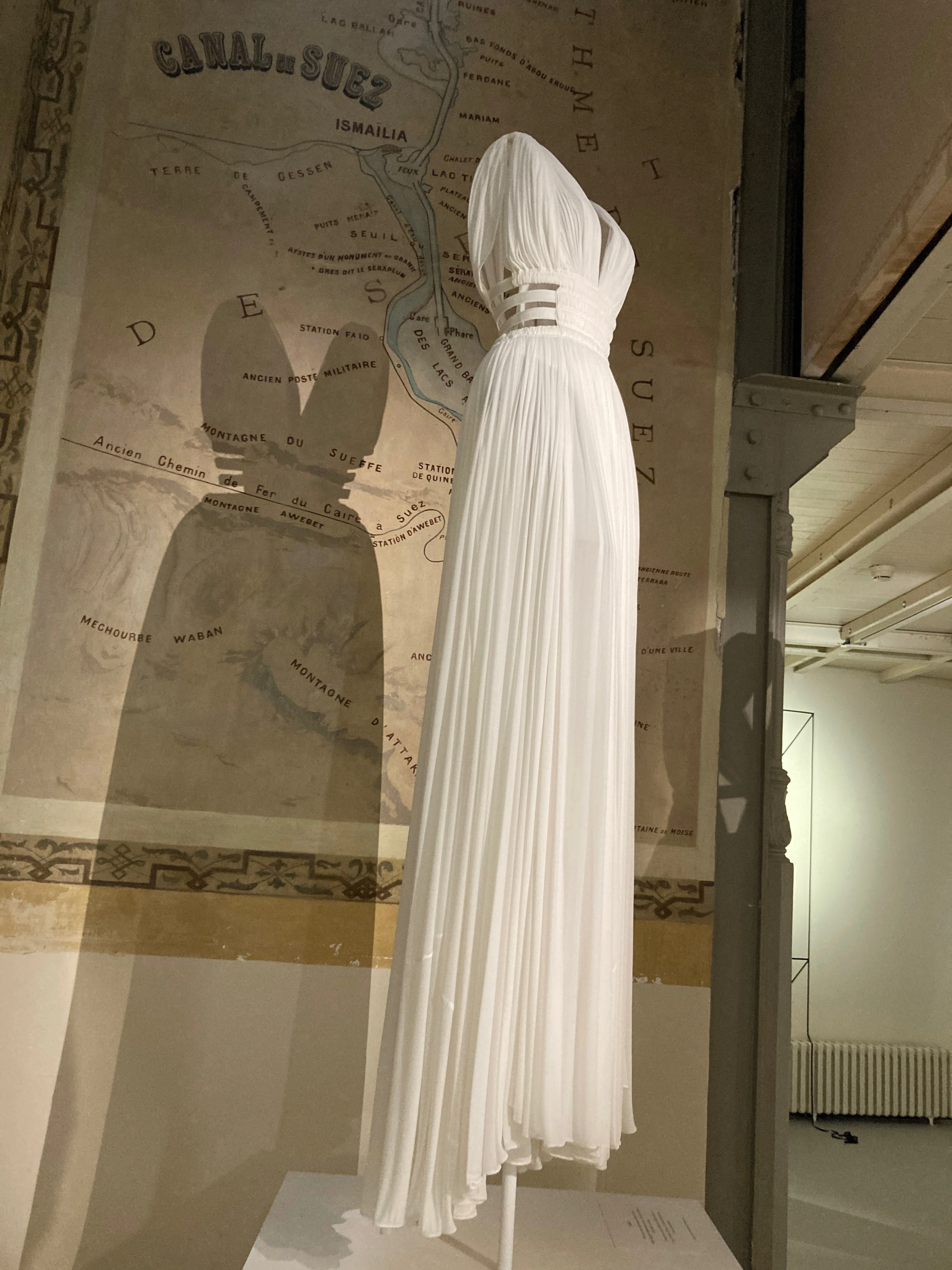 パリのアズディン・アライアギャラリーの特別展「ALAÏA / GRÈS. AU