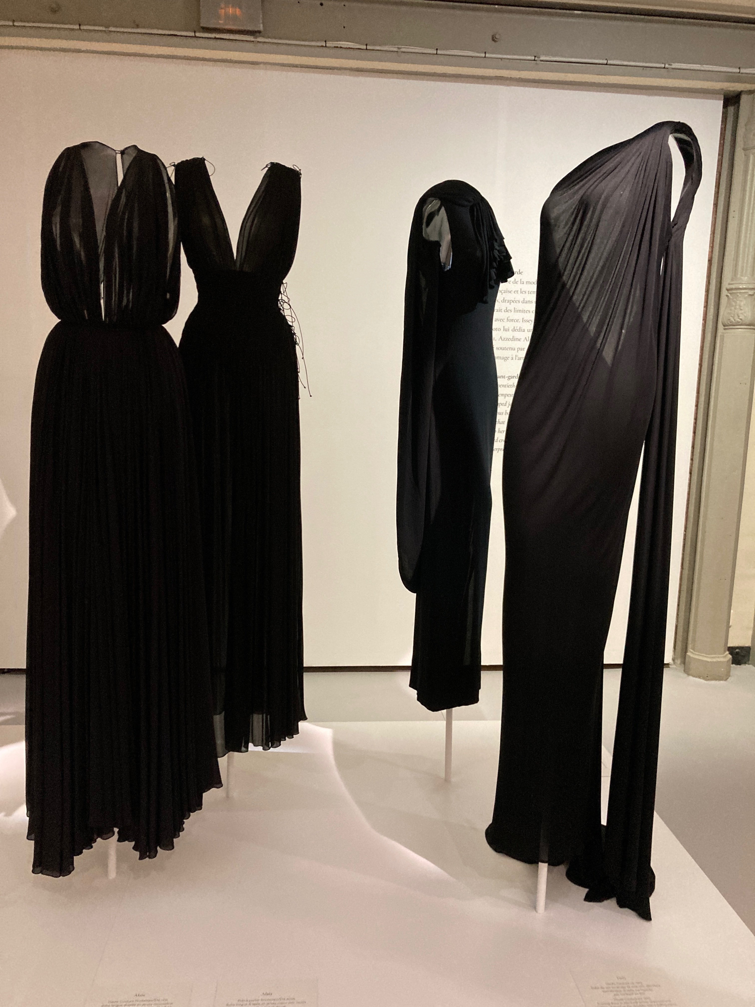 パリのアズディン・アライアギャラリーの特別展「ALAÏA / GRÈS. AU