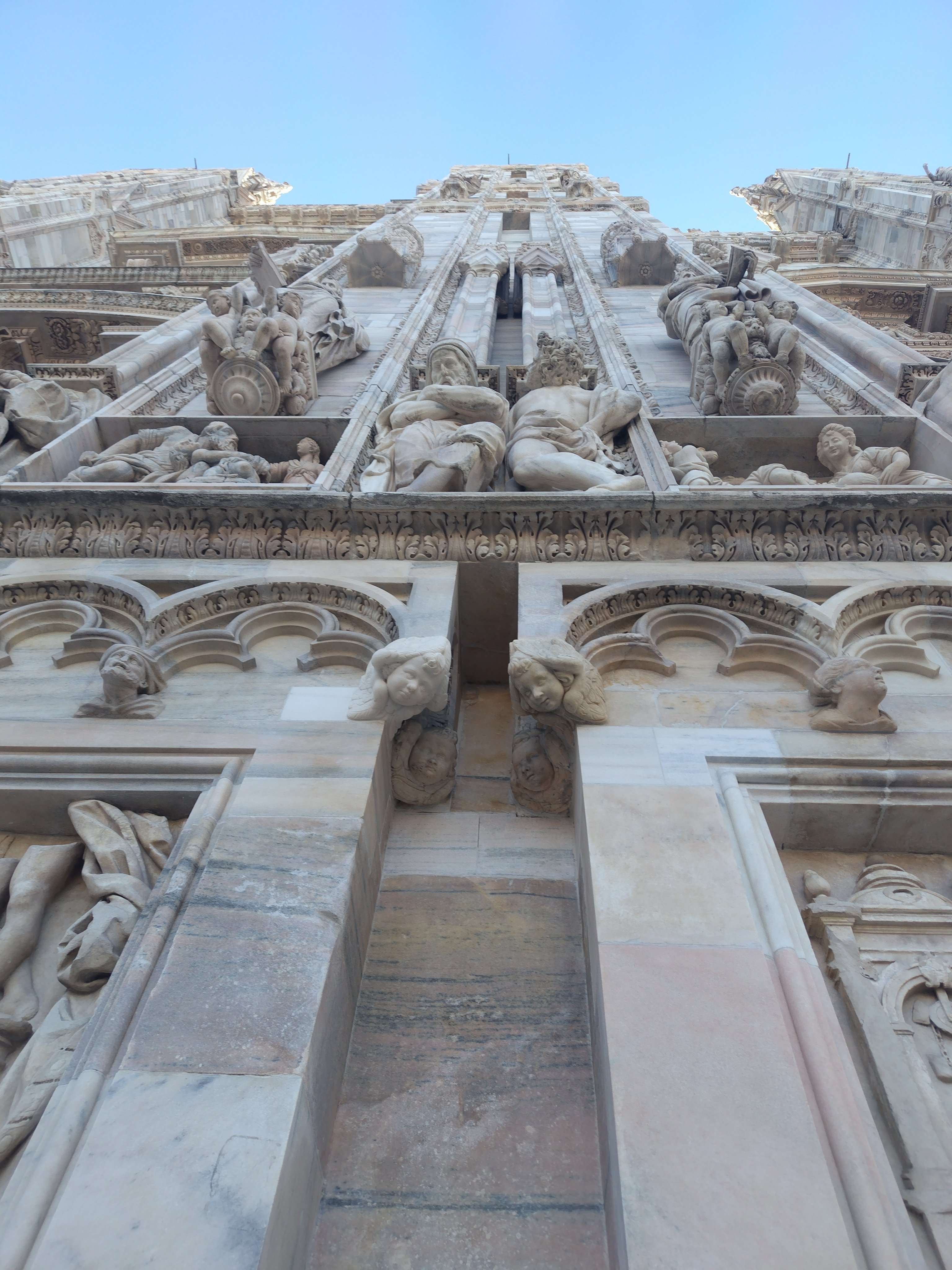 イタリア　ドゥオーモ 1200px-Duomo_di_amalfi.jpg