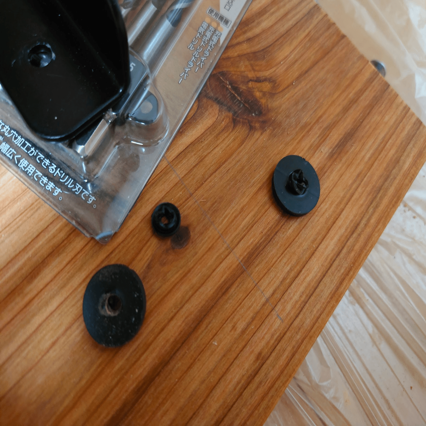 天板自作した [Flexispot x 杉無垢板 x 鬼目ナット]｜やまなみ