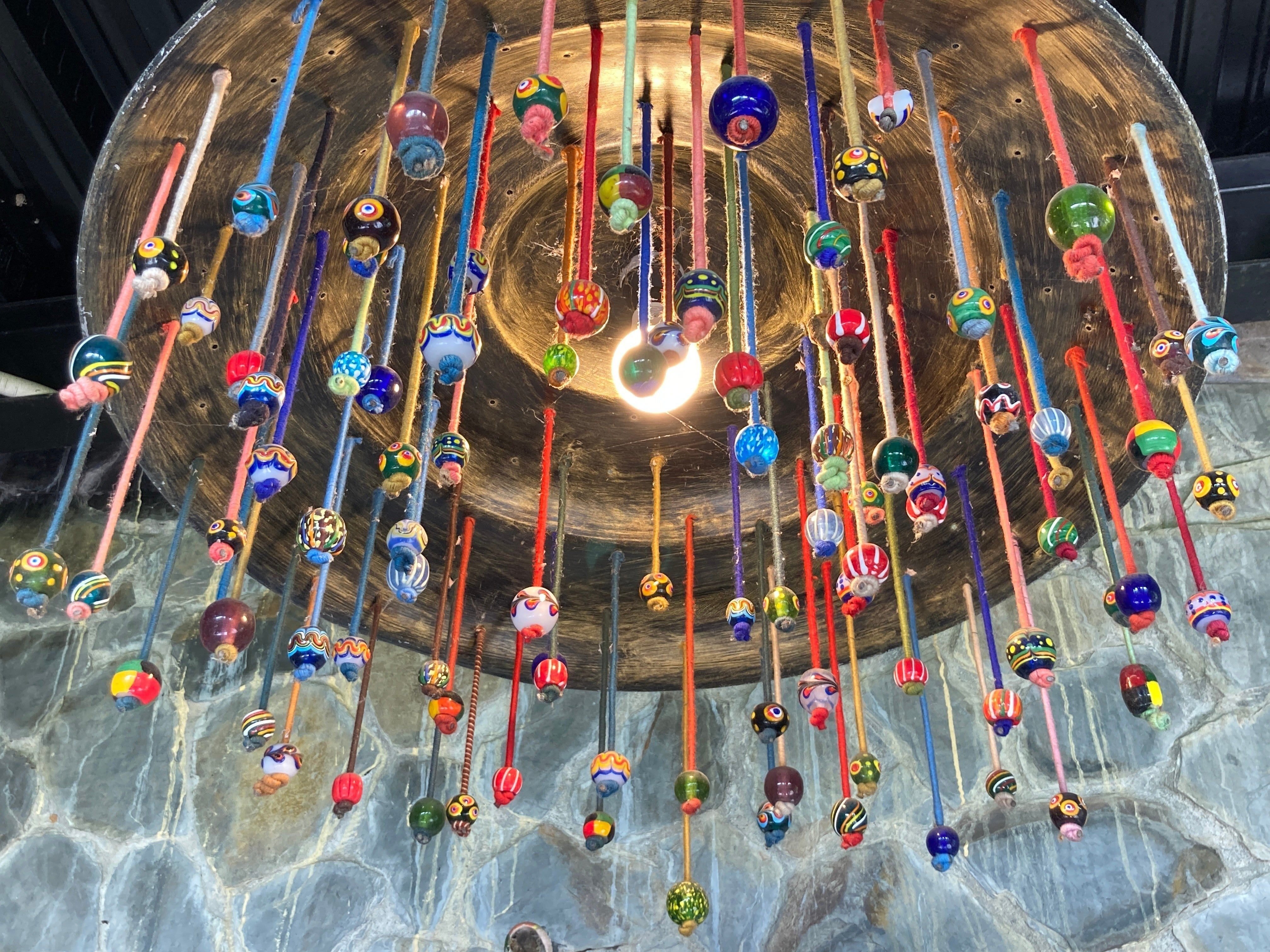 映画「海角七号」で世に広まったパイワン族の“トンボ玉づくり”を体験