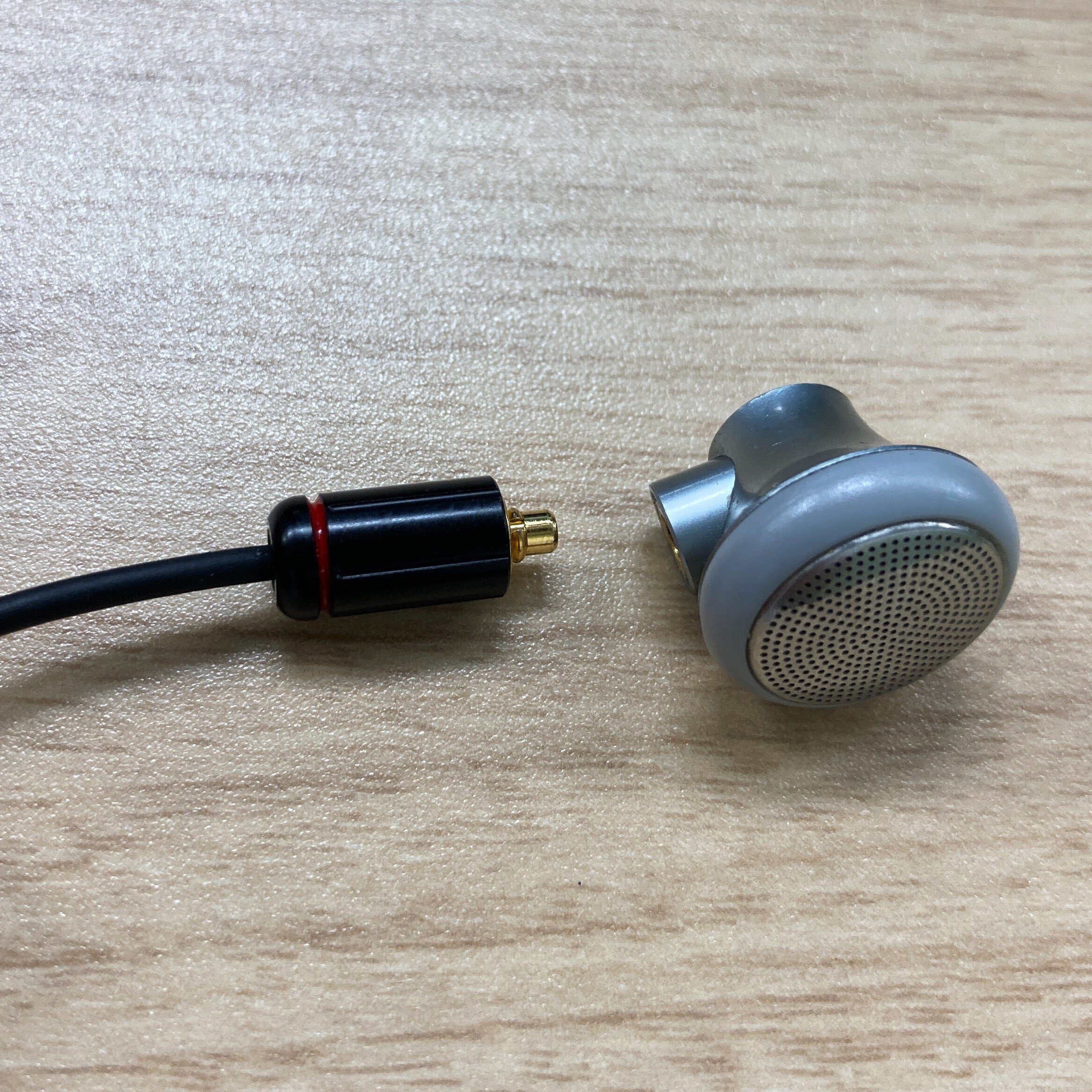 【oiwa氏】1DD2BAリモールド+1BAカスタム oiwa氏】1DD2BAリモールド+1BAカスタム Amazon.co.jp: 【カスタムIEM