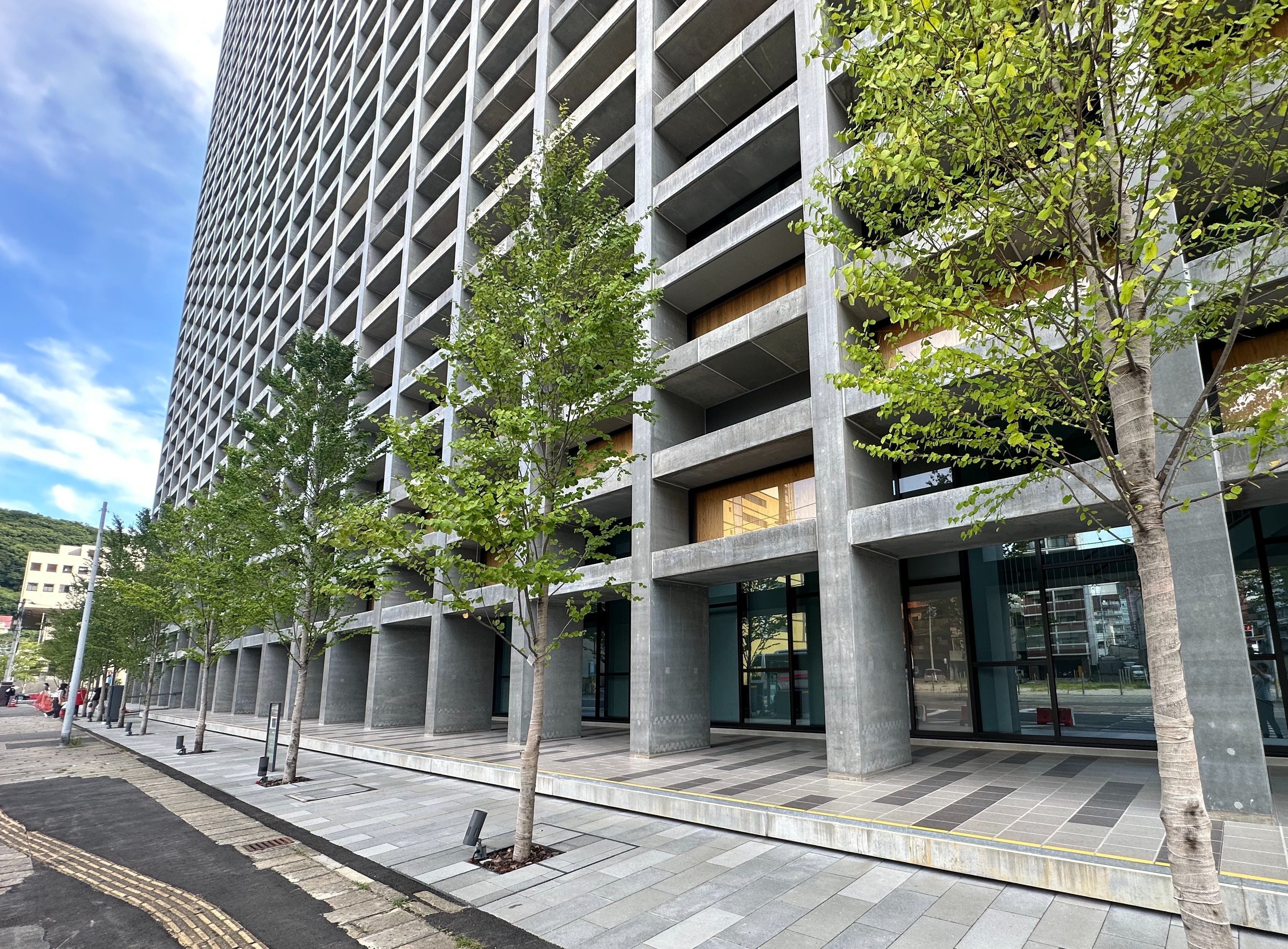 長崎―記憶の風景とその表象 広大な岩盤に刻まれた波の記憶と“日本一小さな公園” 松島西岸の